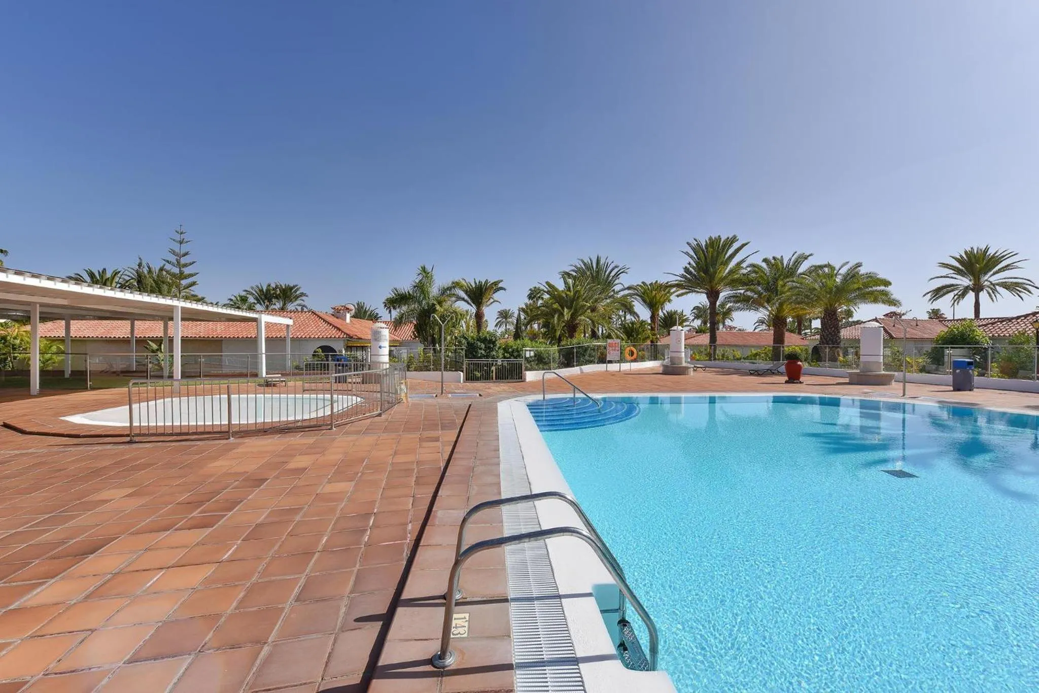 Swimming pool in Bungalow Sun Club EM259A by VillaGranCanaria