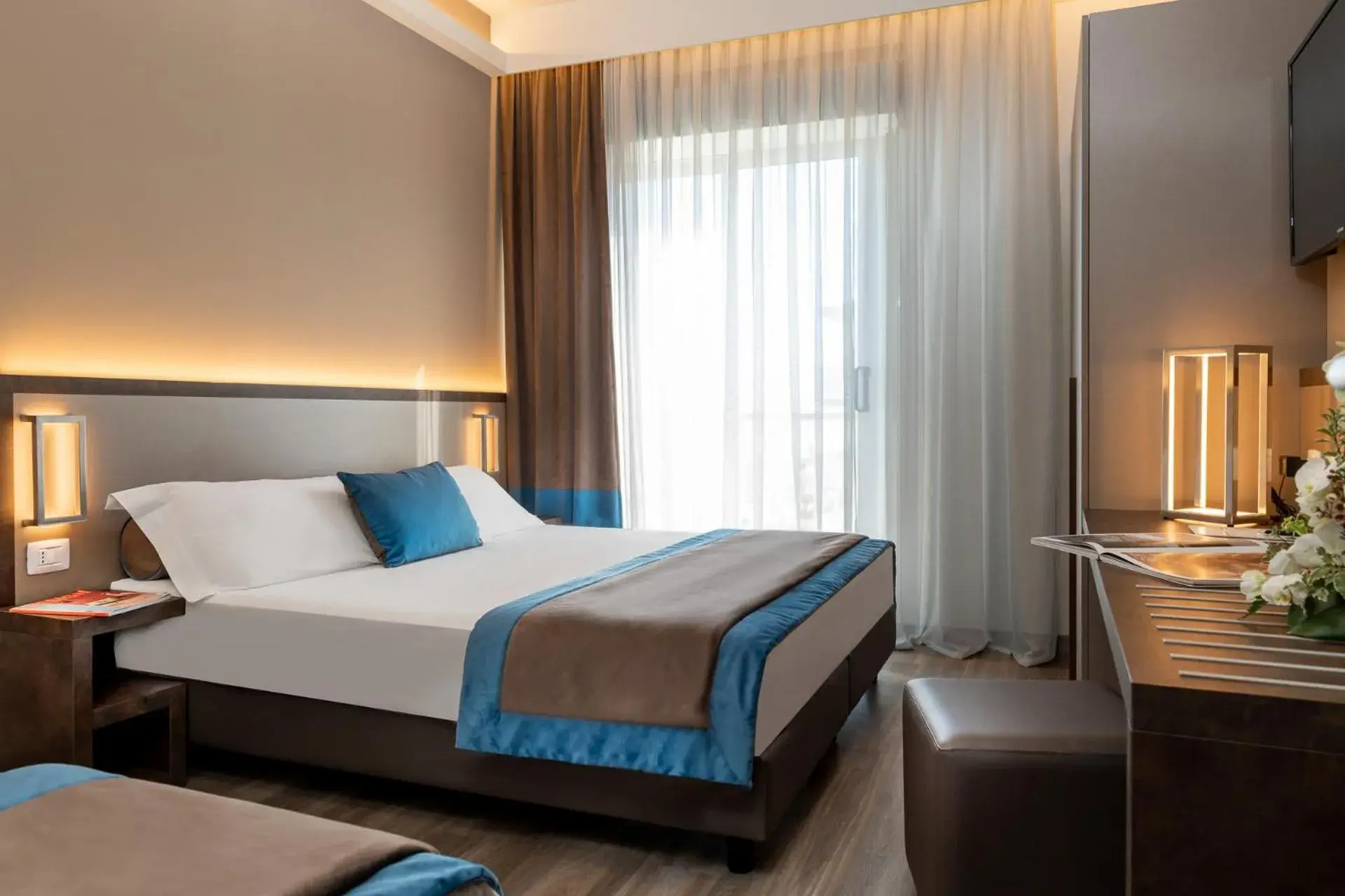 Photo of the whole room, Bed in Hotel Continental Photo of the whole room, Bed in Hotel Continental