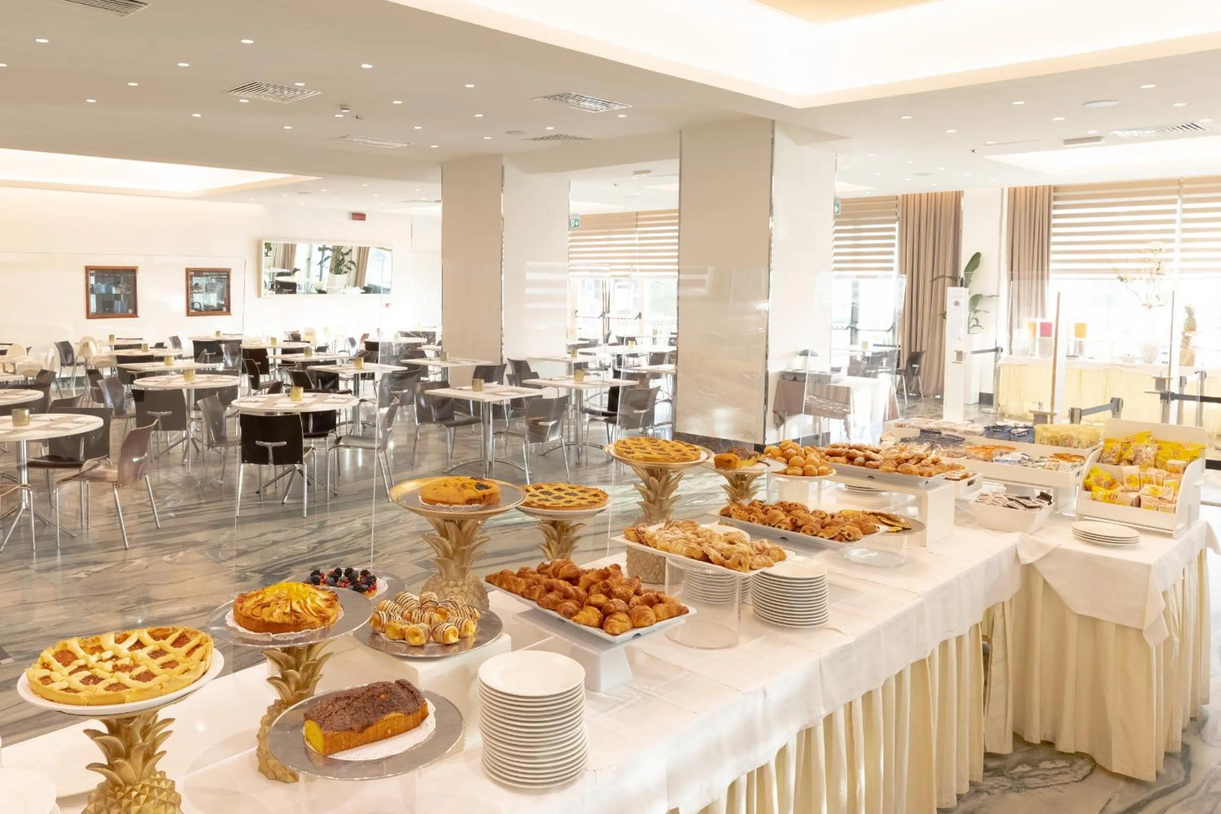 Restaurant/places to eat in Hotel Continental