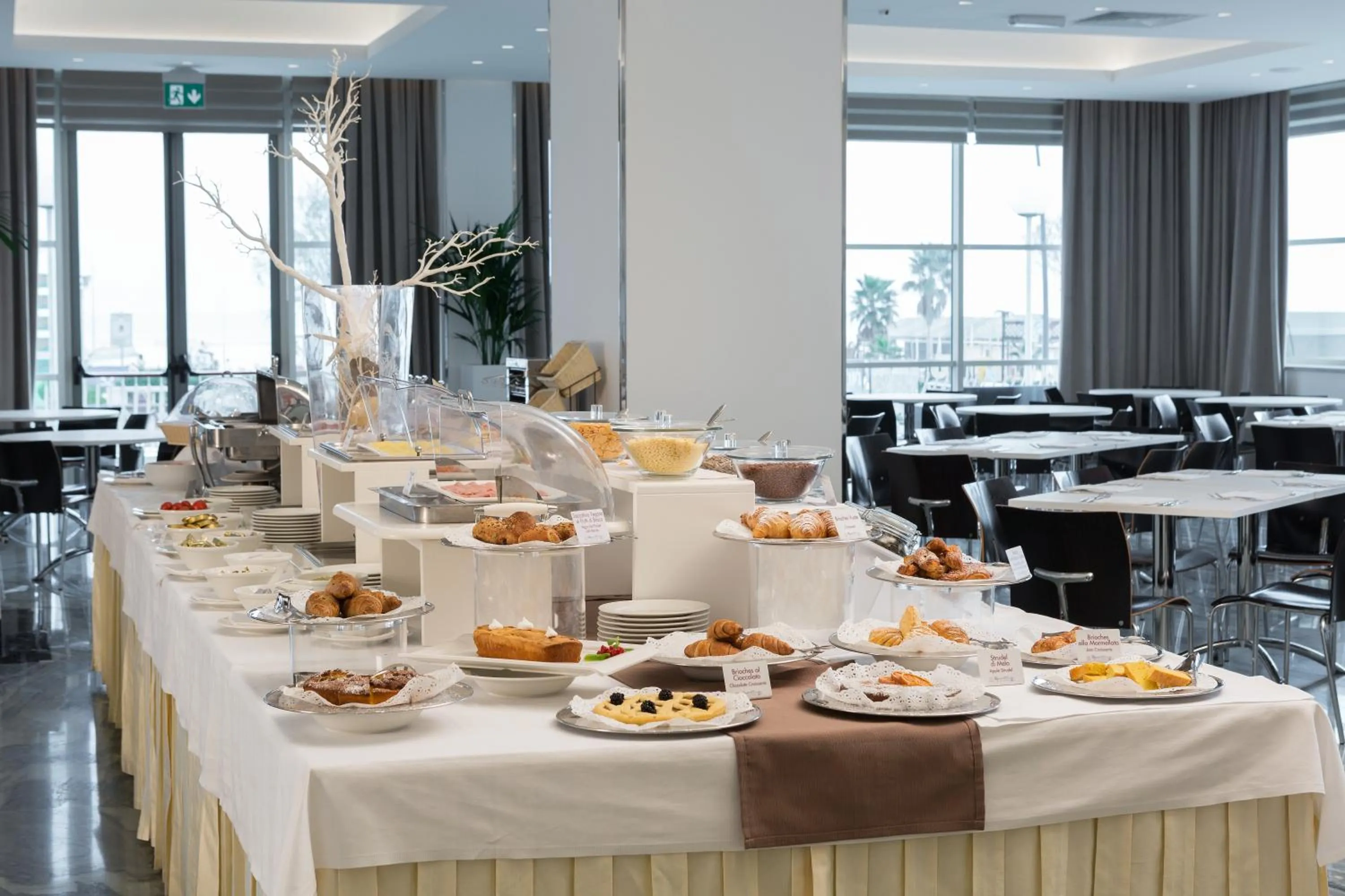 Food and drinks in Hotel Continental