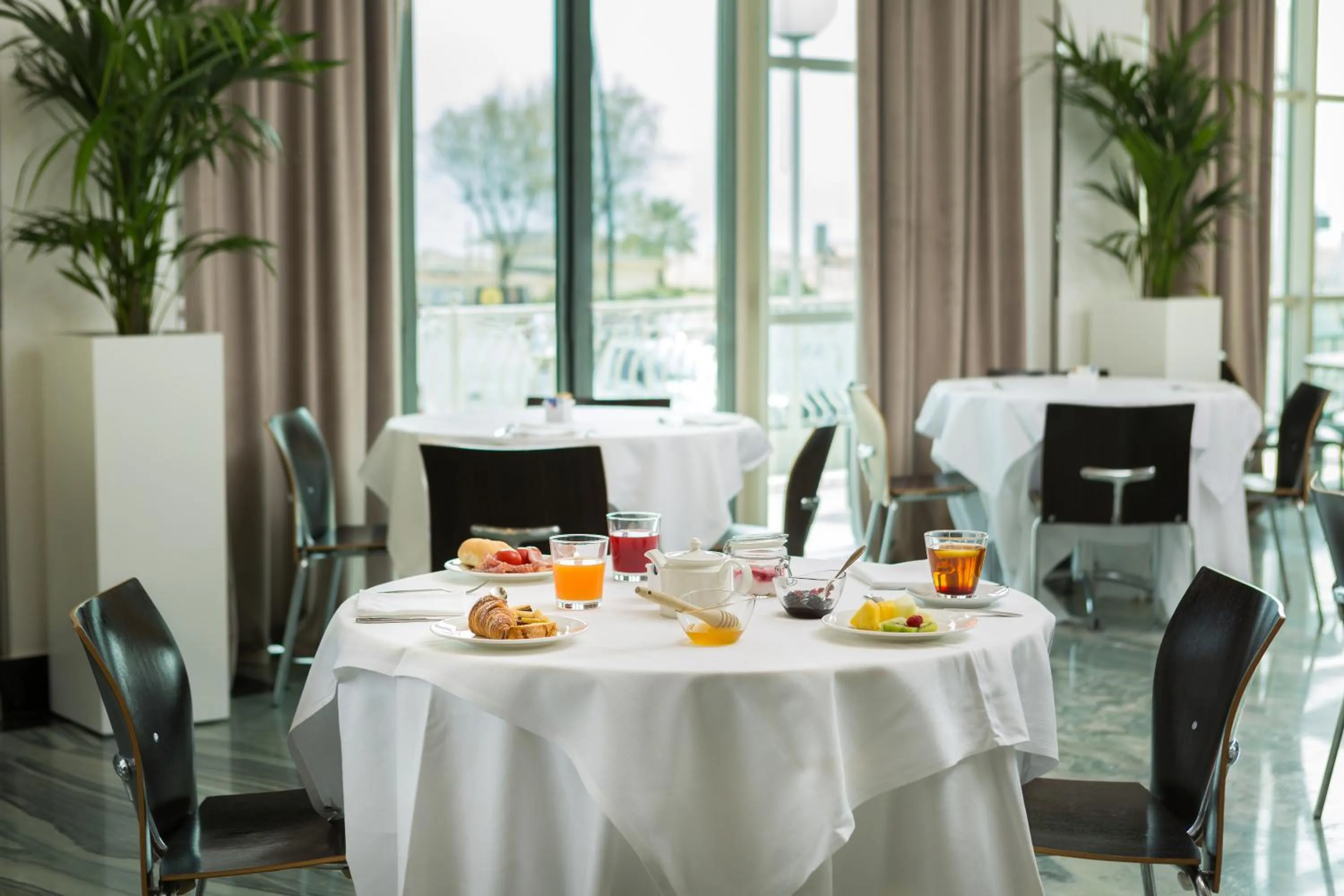 Restaurant/places to eat in Hotel Continental