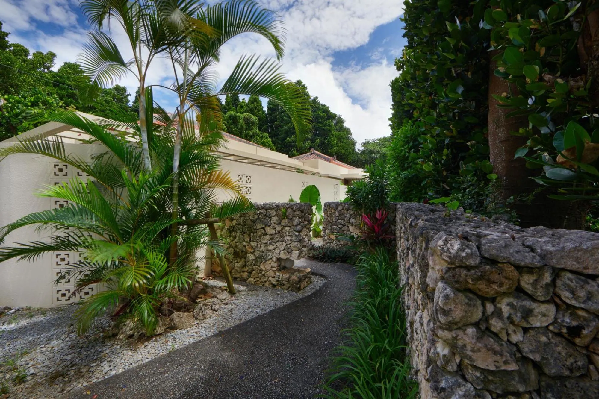 Facade/entrance in Private Villas Ryuz備瀬