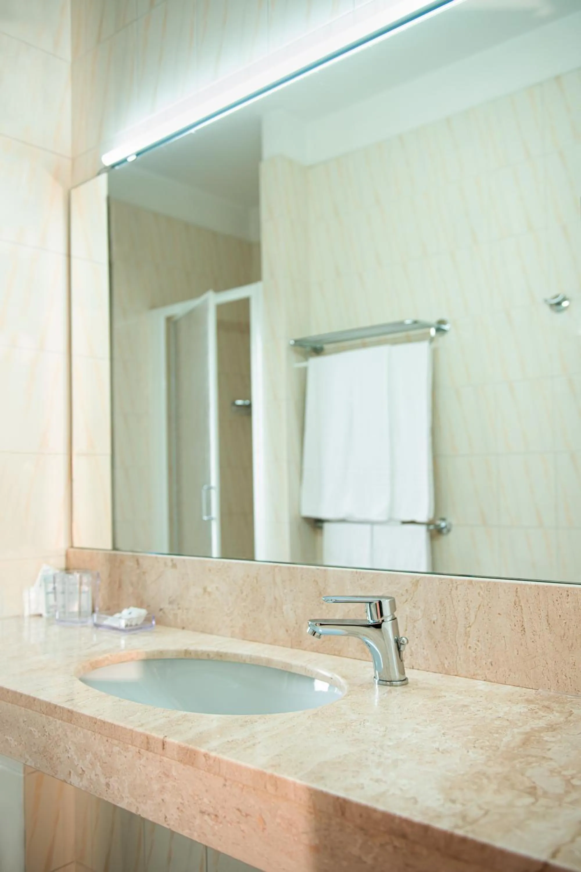 Bathroom in Hotel Califfo