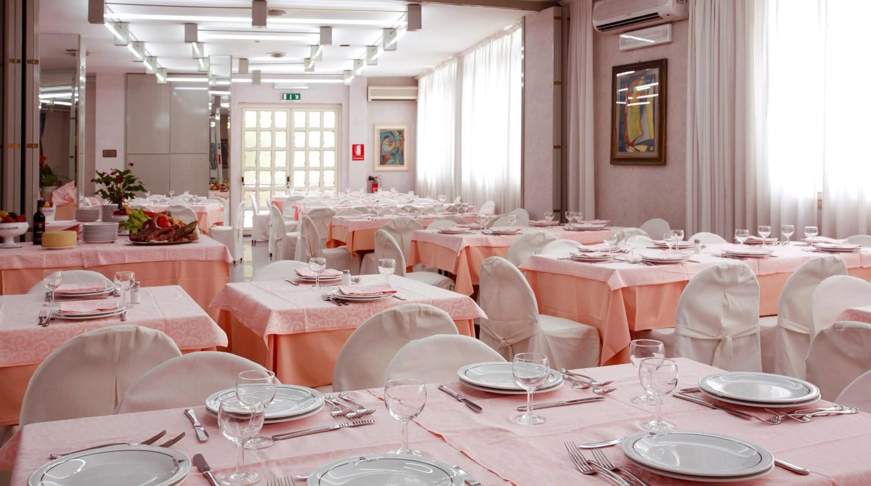 Restaurant/places to eat in Hotel Califfo