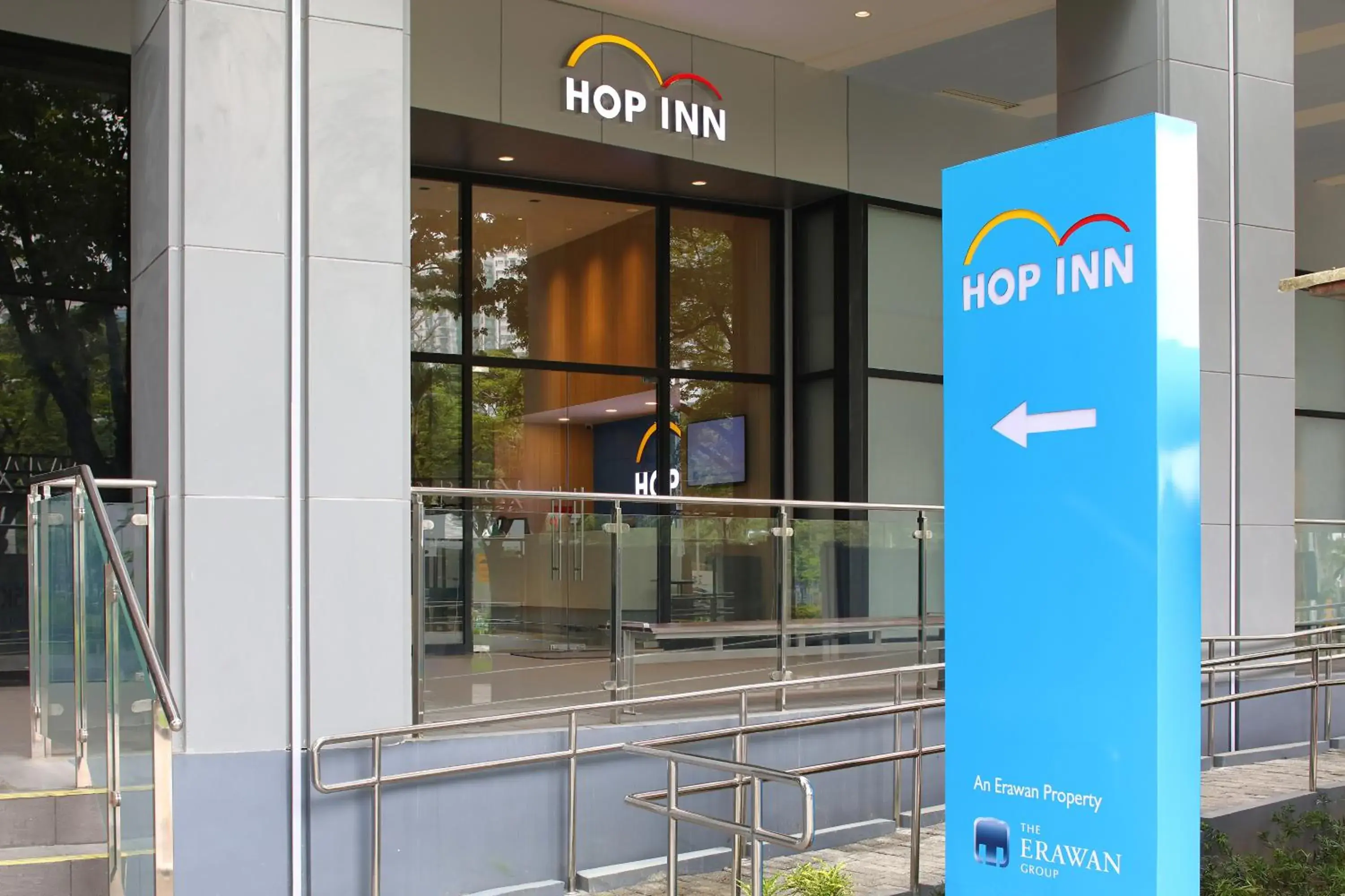 Facade/entrance in Hop Inn Hotel Cebu City Facade/entrance in Hop Inn Hotel Cebu City