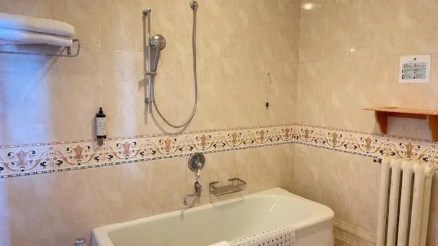 Shower in Villa Tina Hotel