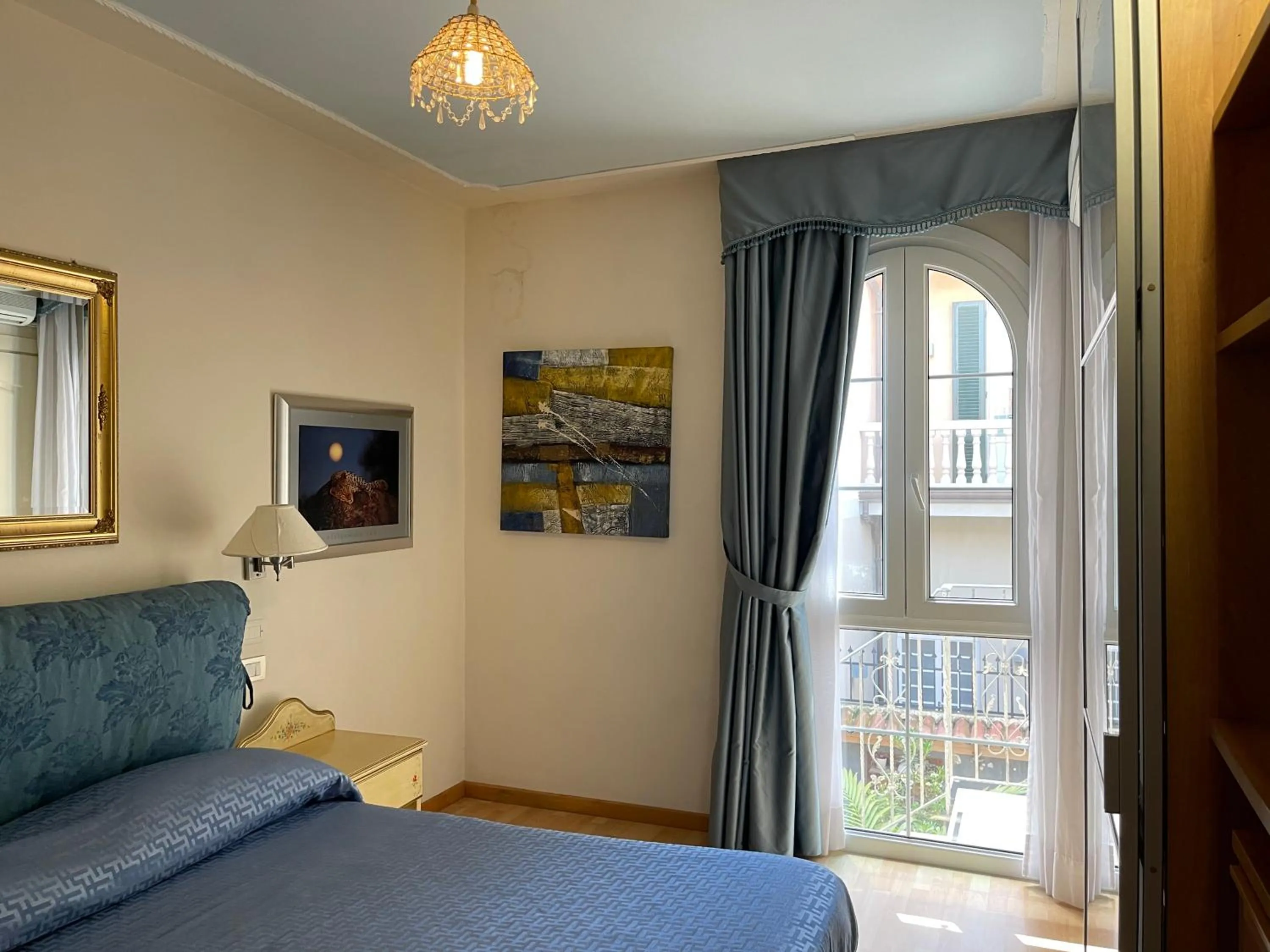 Bedroom, Bed in Villa Tina Hotel