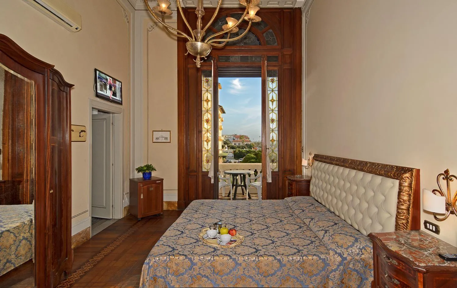 Day, Bed in Villa Tina Hotel