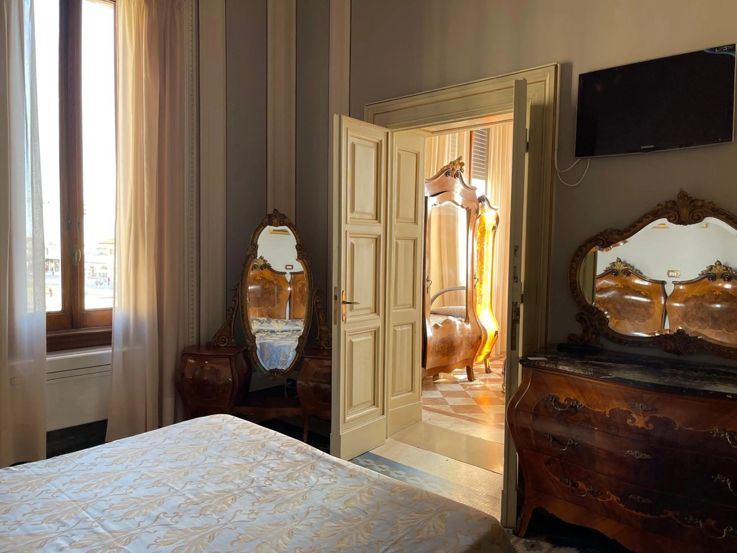 Photo of the whole room, Bed in Villa Tina Hotel