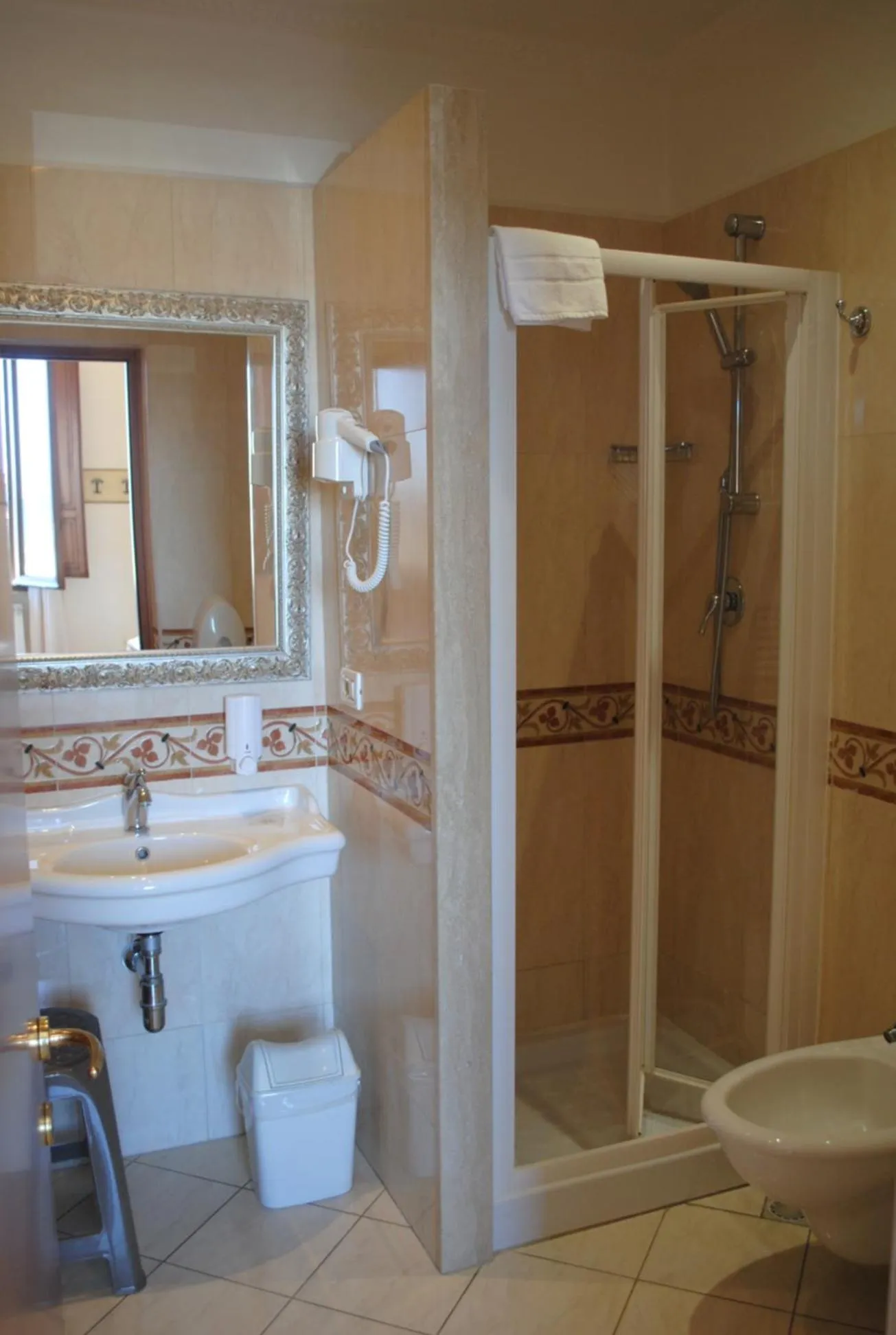 Bathroom in Villa Tina Hotel