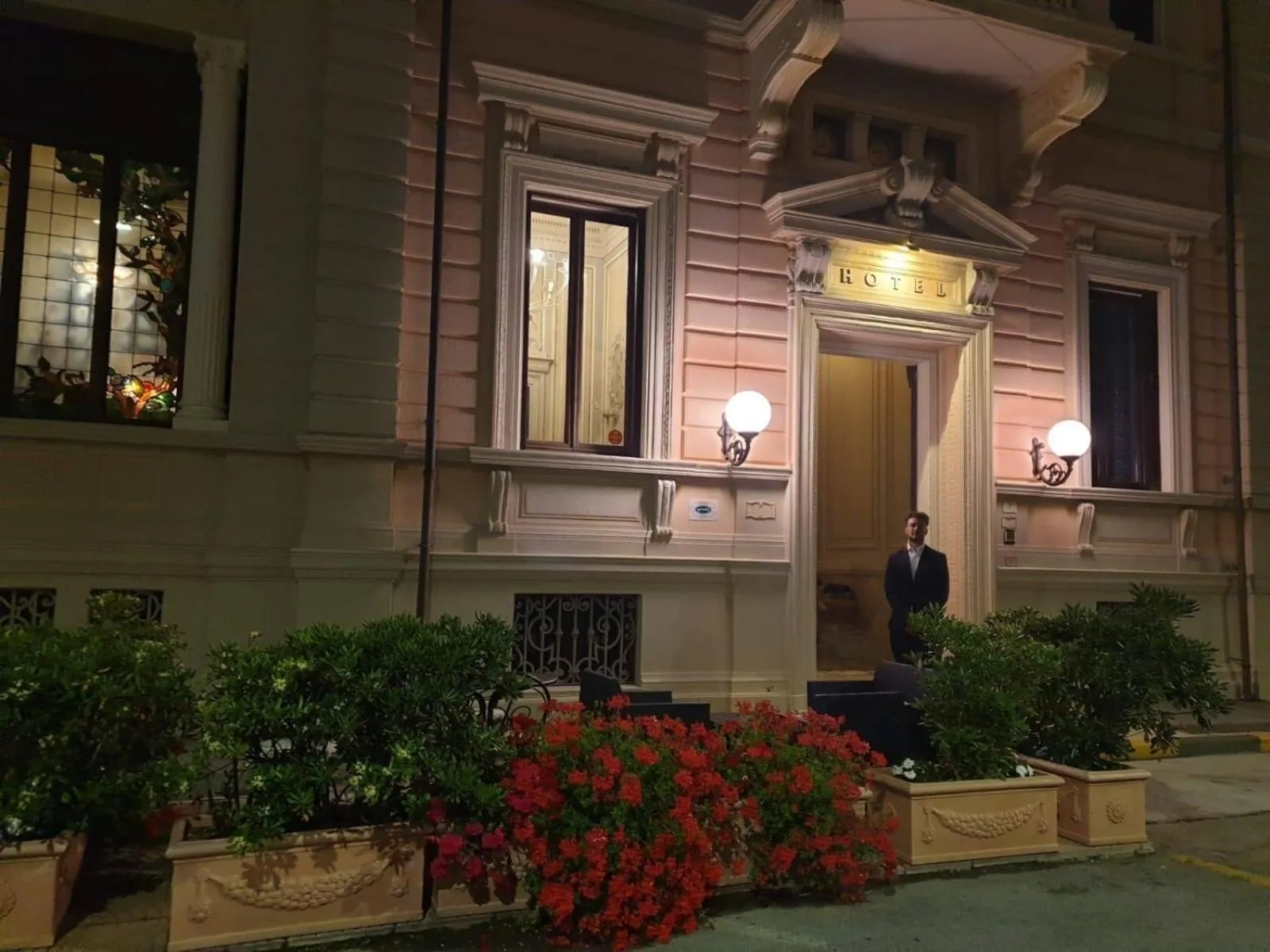 Facade/entrance in Villa Tina Hotel