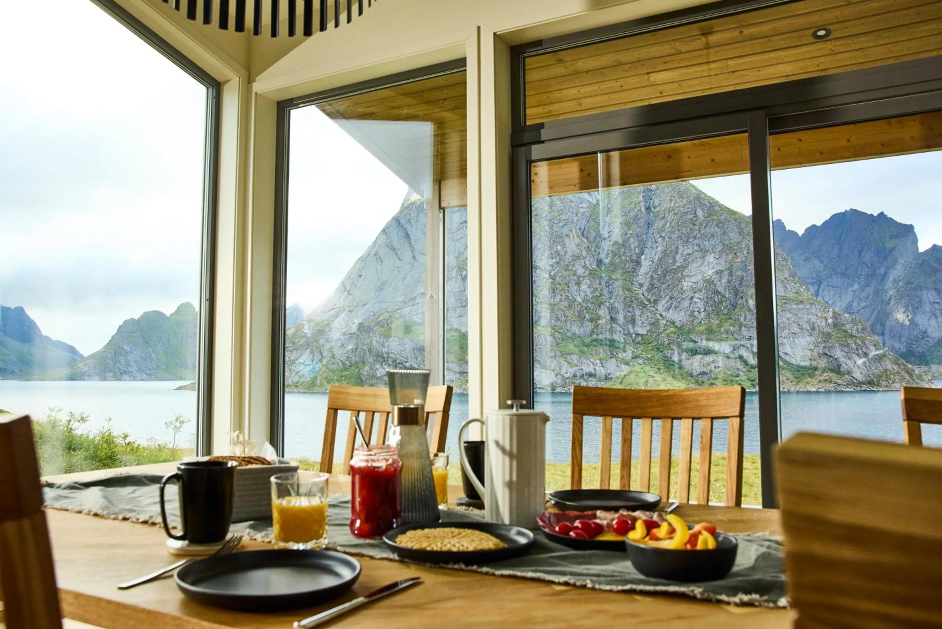 Dining area in Lofoten panorama luxury home with sauna in Reine