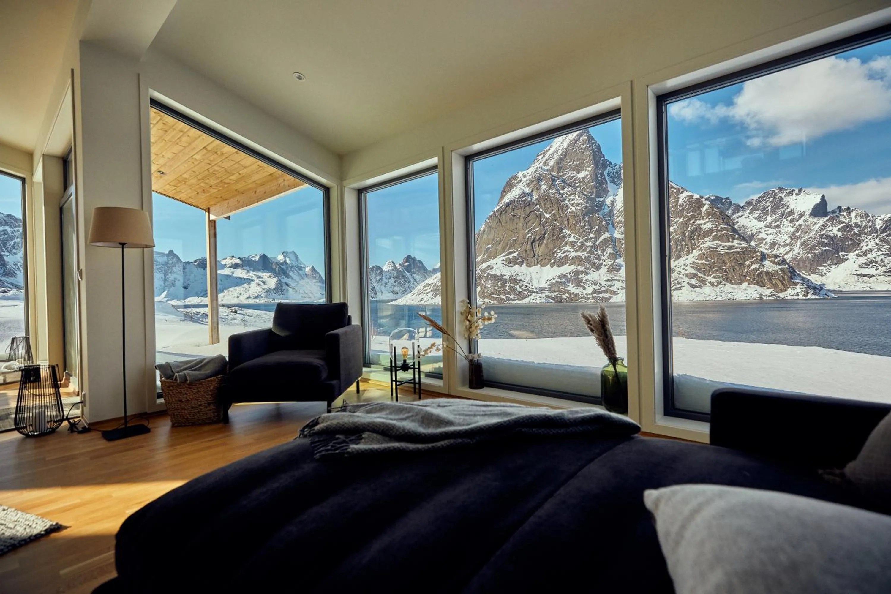 Winter in Lofoten panorama luxury home with sauna in Reine