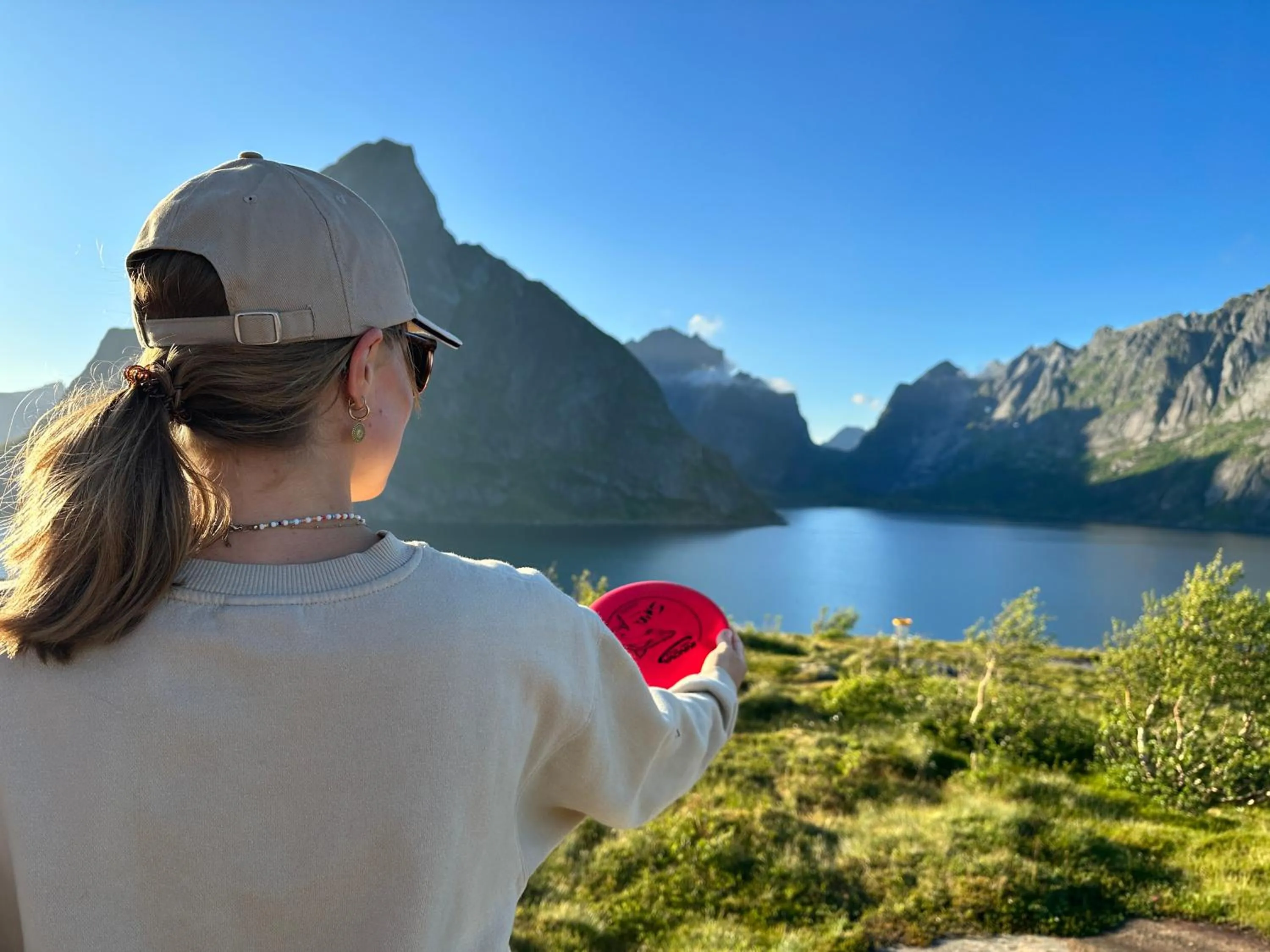 Entertainment in Lofoten panorama luxury home with sauna in Reine