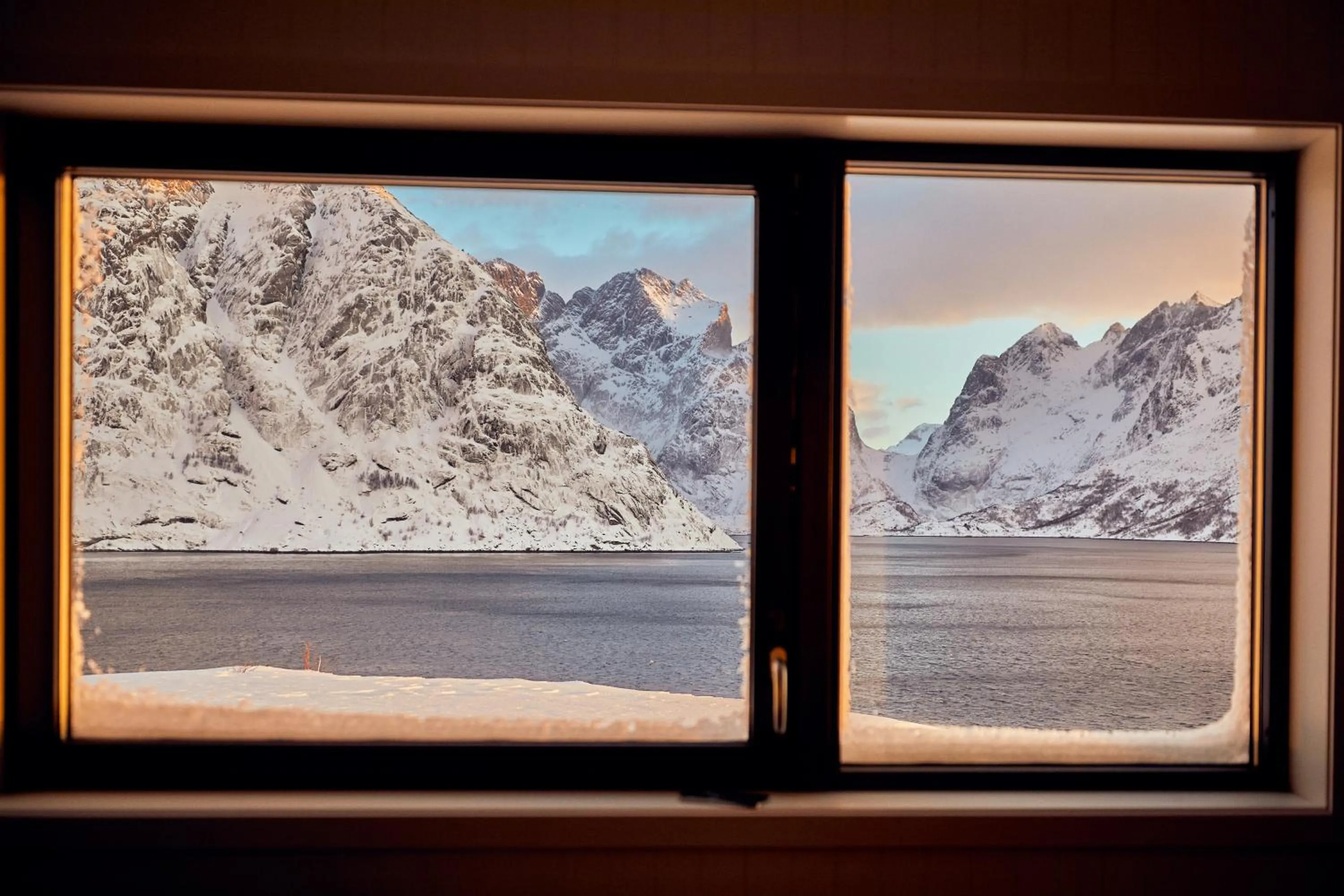 Winter in Lofoten panorama luxury home with sauna in Reine