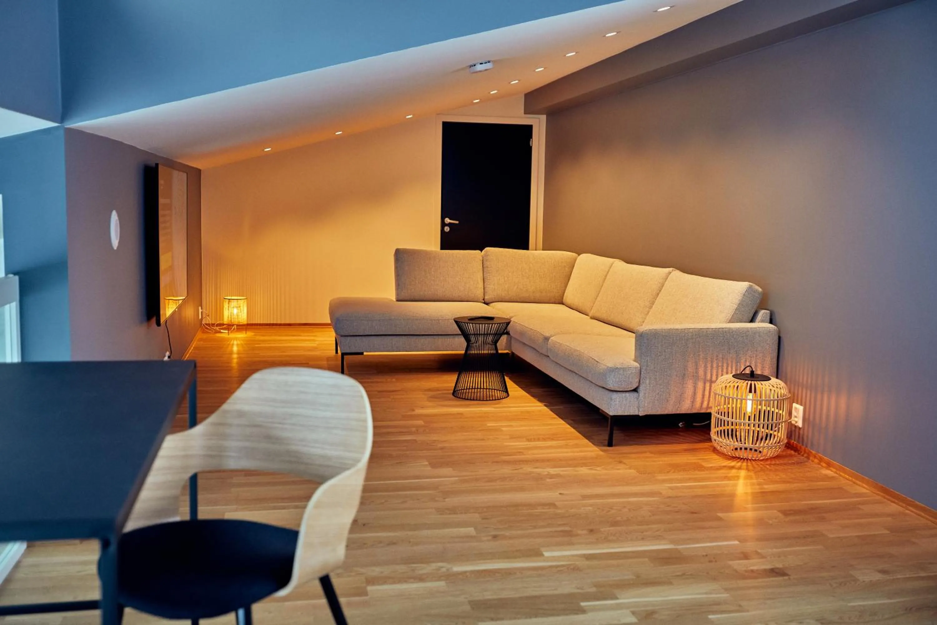 Communal lounge/ TV room in Lofoten panorama luxury home with sauna in Reine