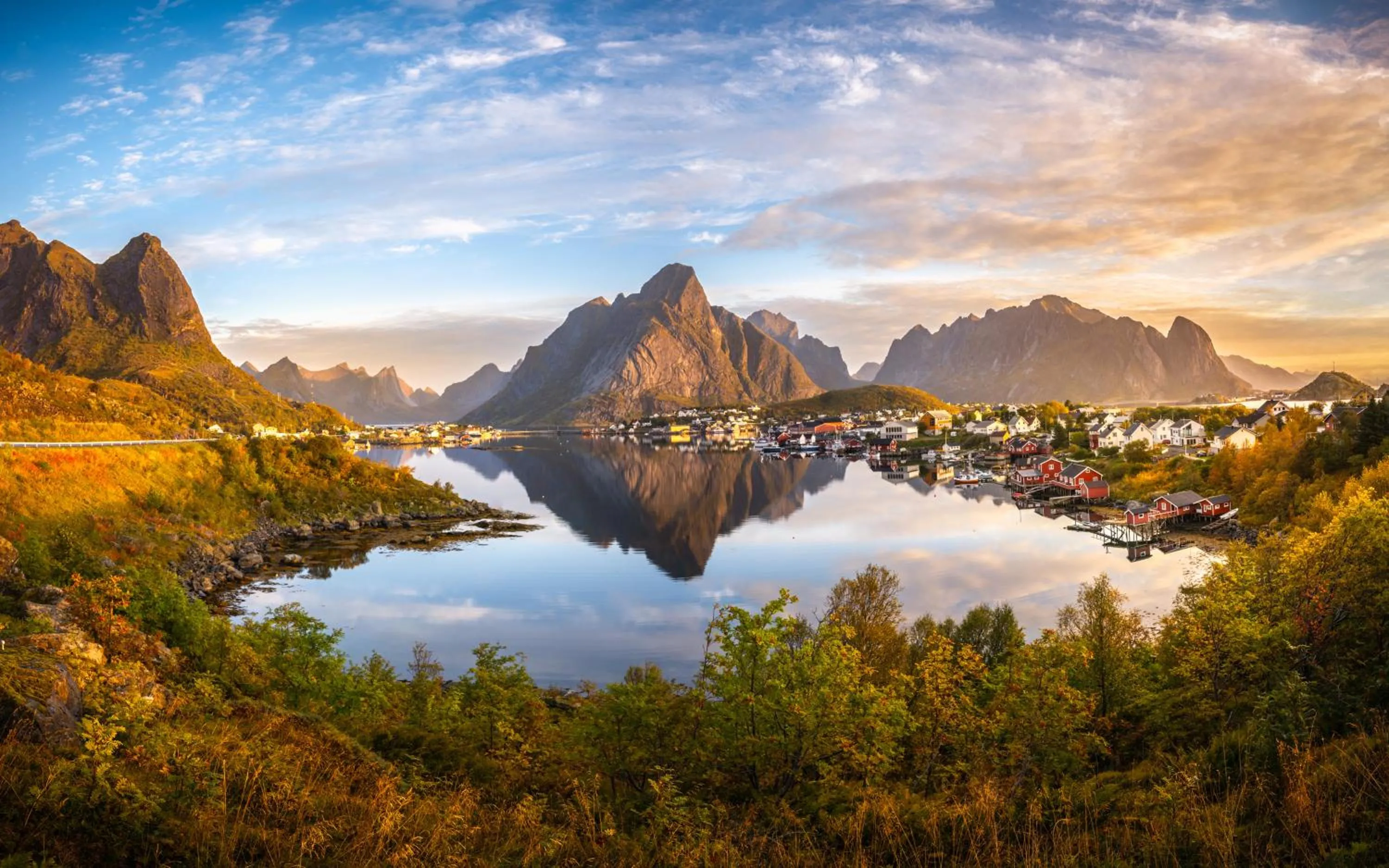 Lofoten panorama luxury home with sauna in Reine