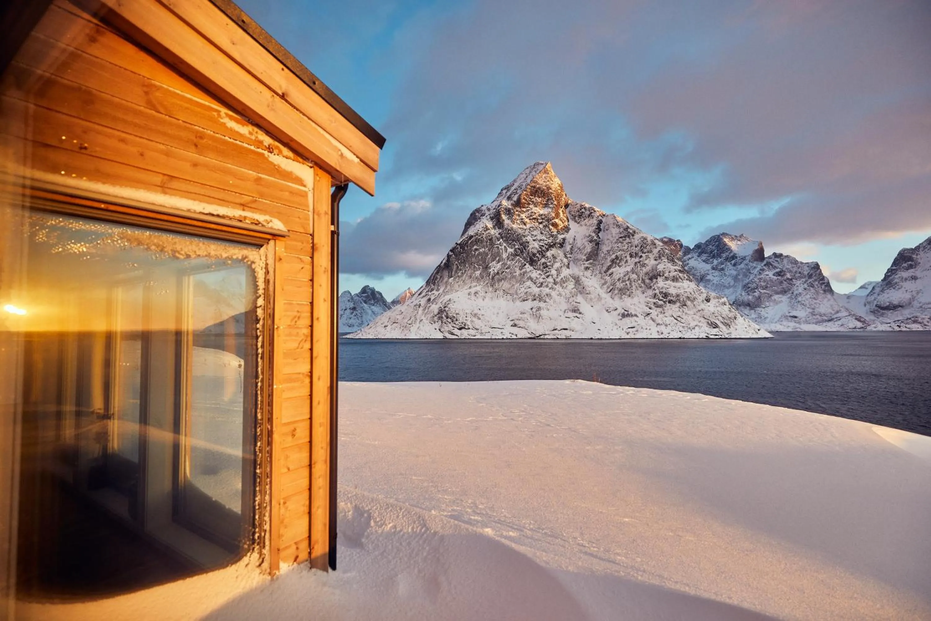 Natural landscape in Lofoten panorama luxury home with sauna in Reine