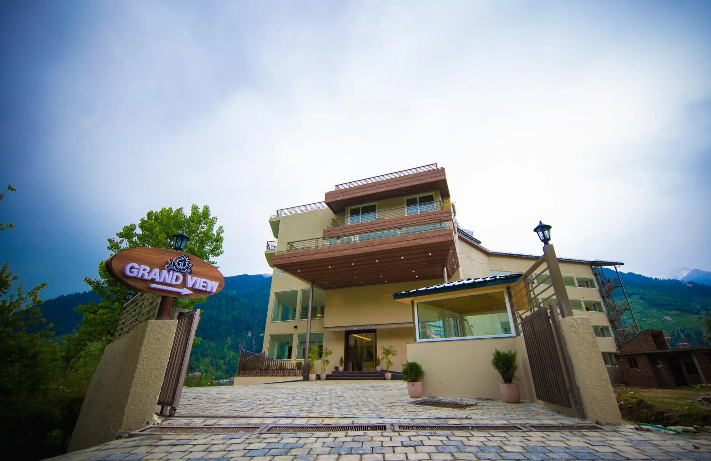 Property building in juSTa Grand View Resort & Spa, Manali