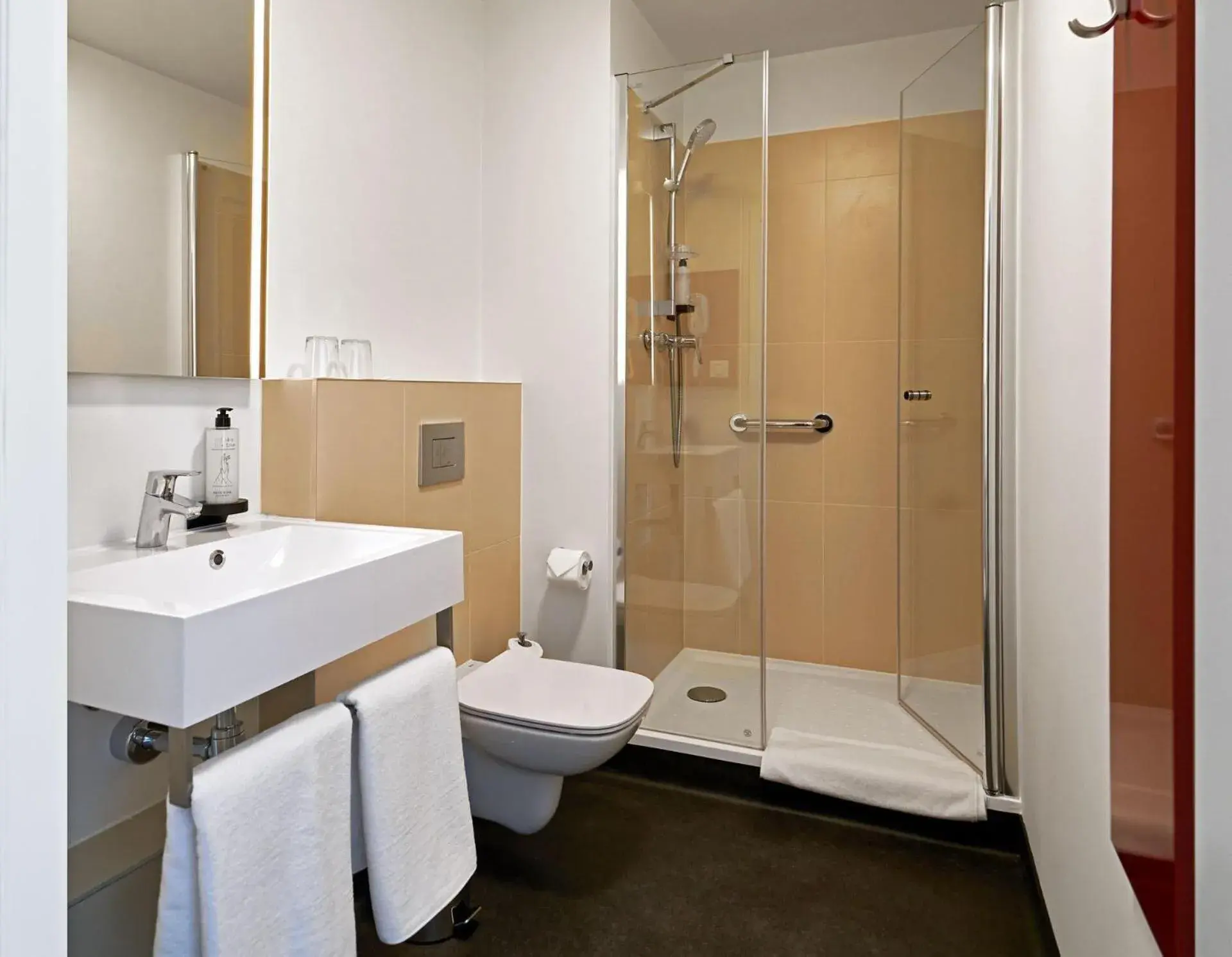 Standard Twin Room in B&B Hotel Poznań Old Town Standard Twin Room in B&B Hotel Poznań Old Town
