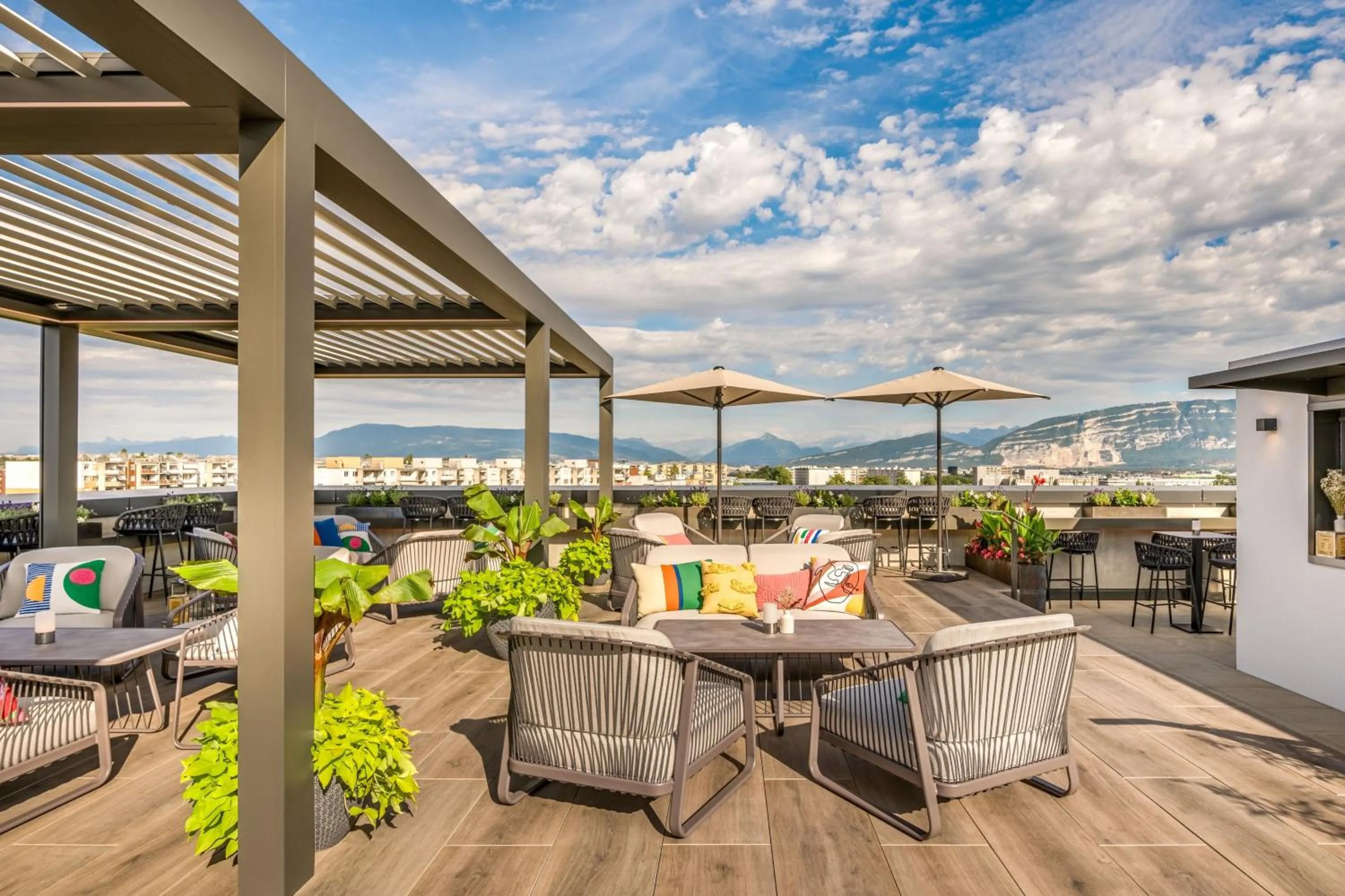 Restaurant/places to eat in Geneva Marriott Hotel