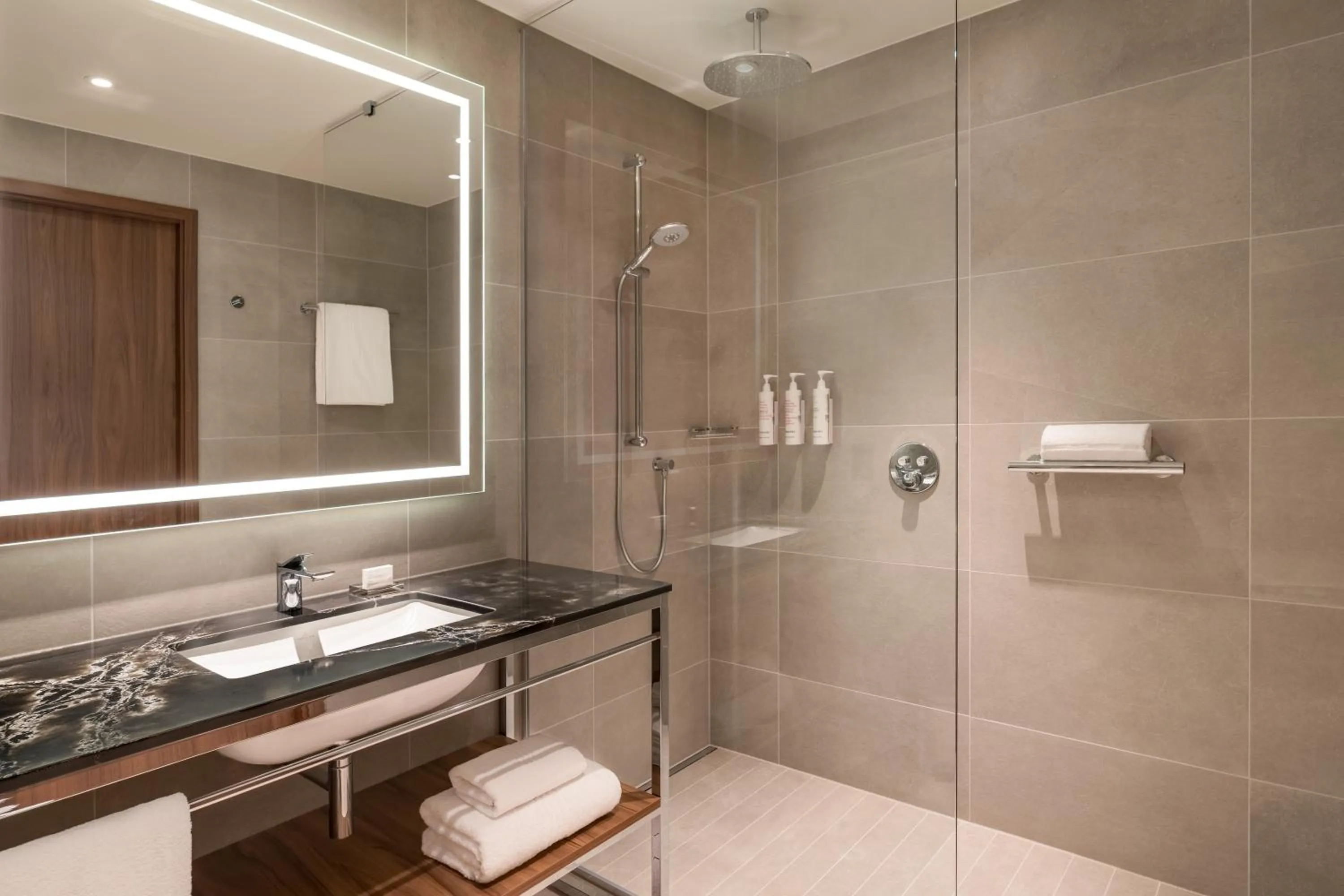 Shower in Geneva Marriott Hotel