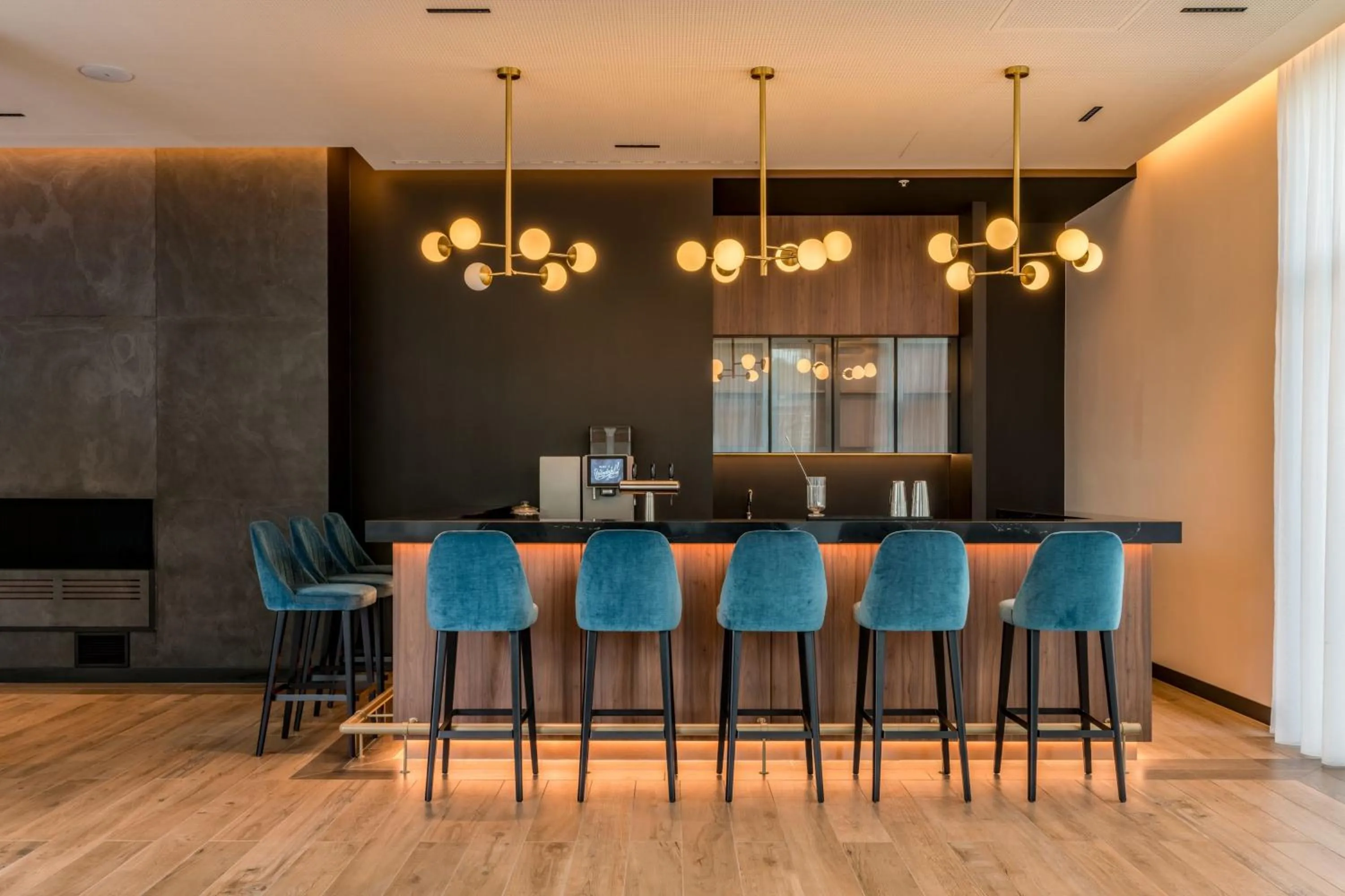 Restaurant/places to eat in Geneva Marriott Hotel