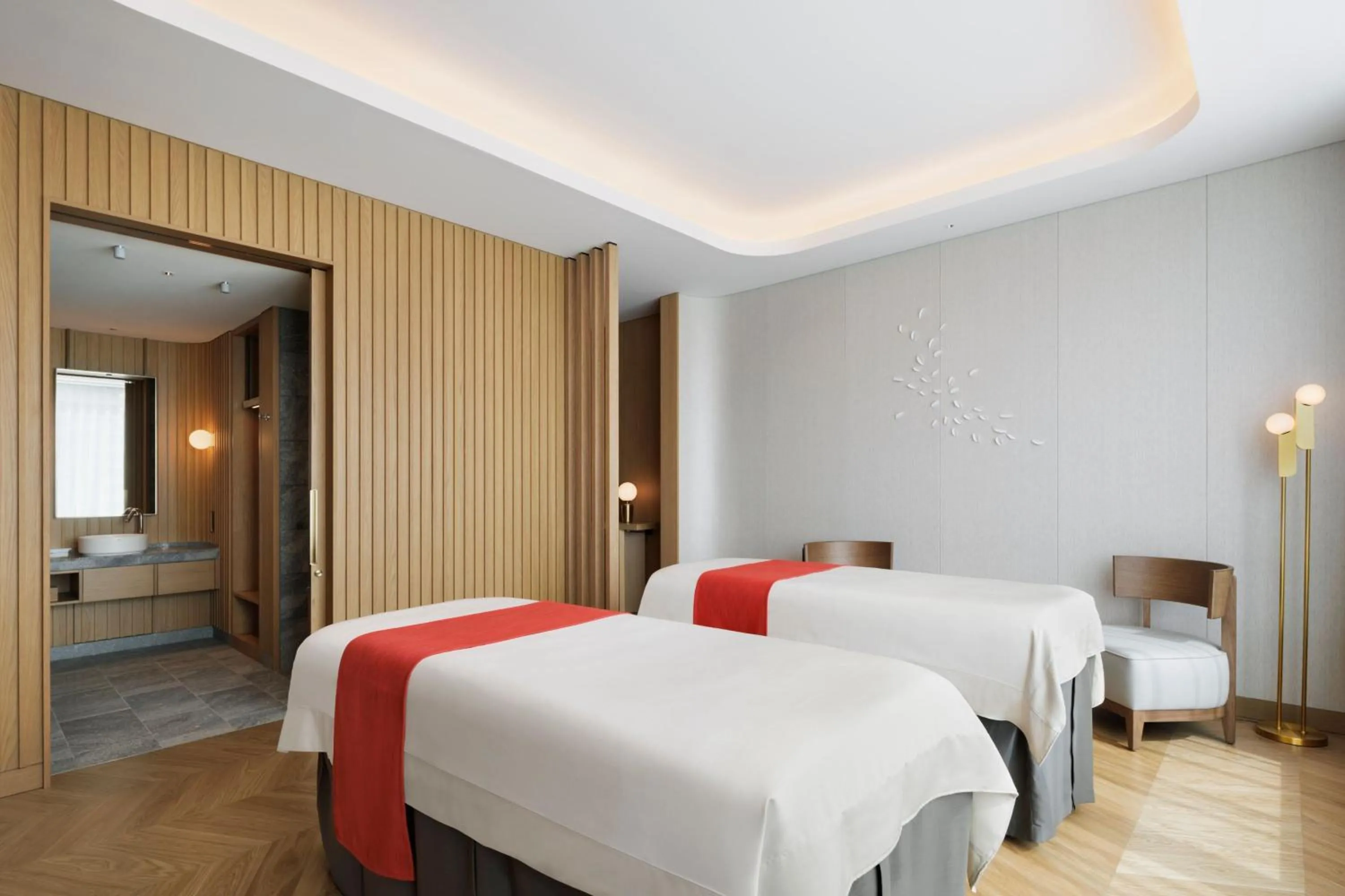 Spa and wellness centre/facilities, Bed in The Westin Yokohama