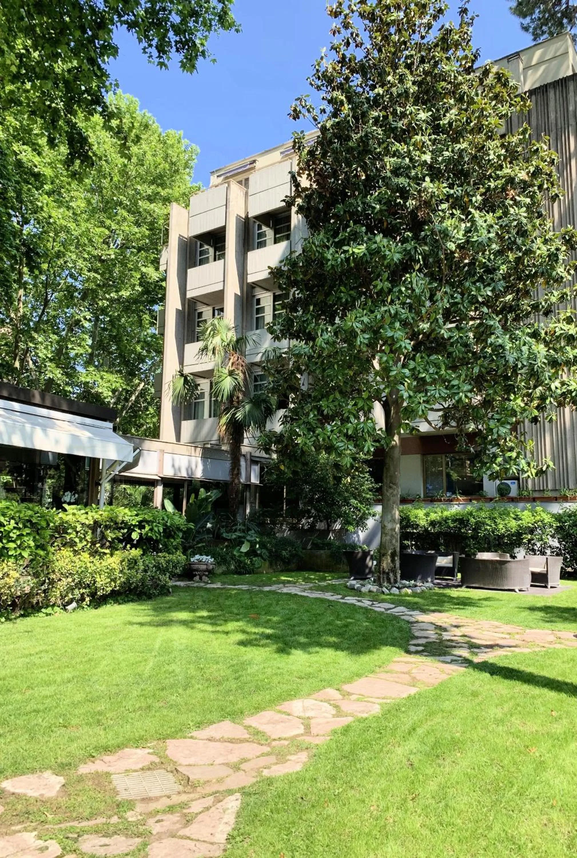 Property building in Hotel Fenix