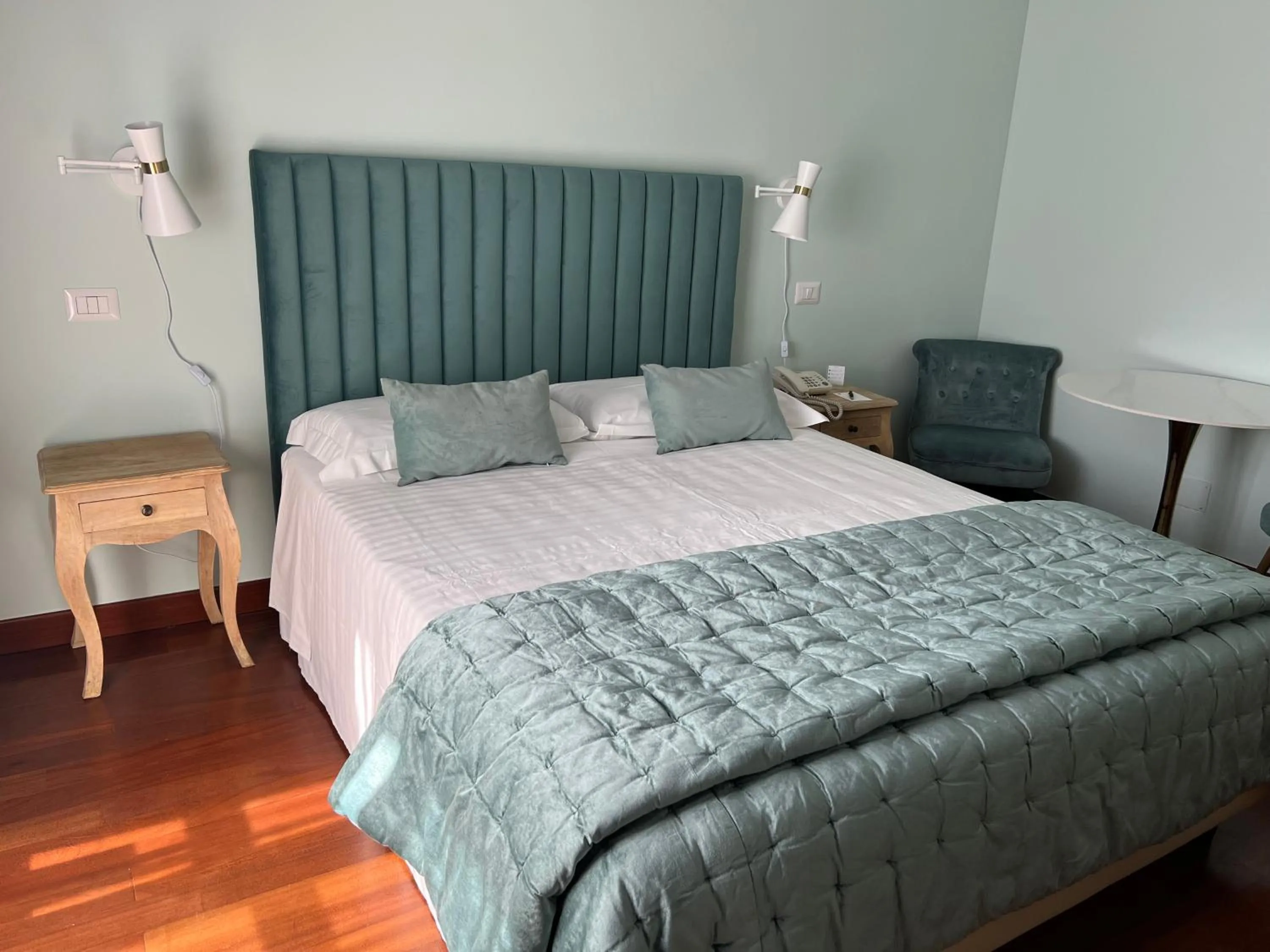 Photo of the whole room, Bed in Hotel Fenix