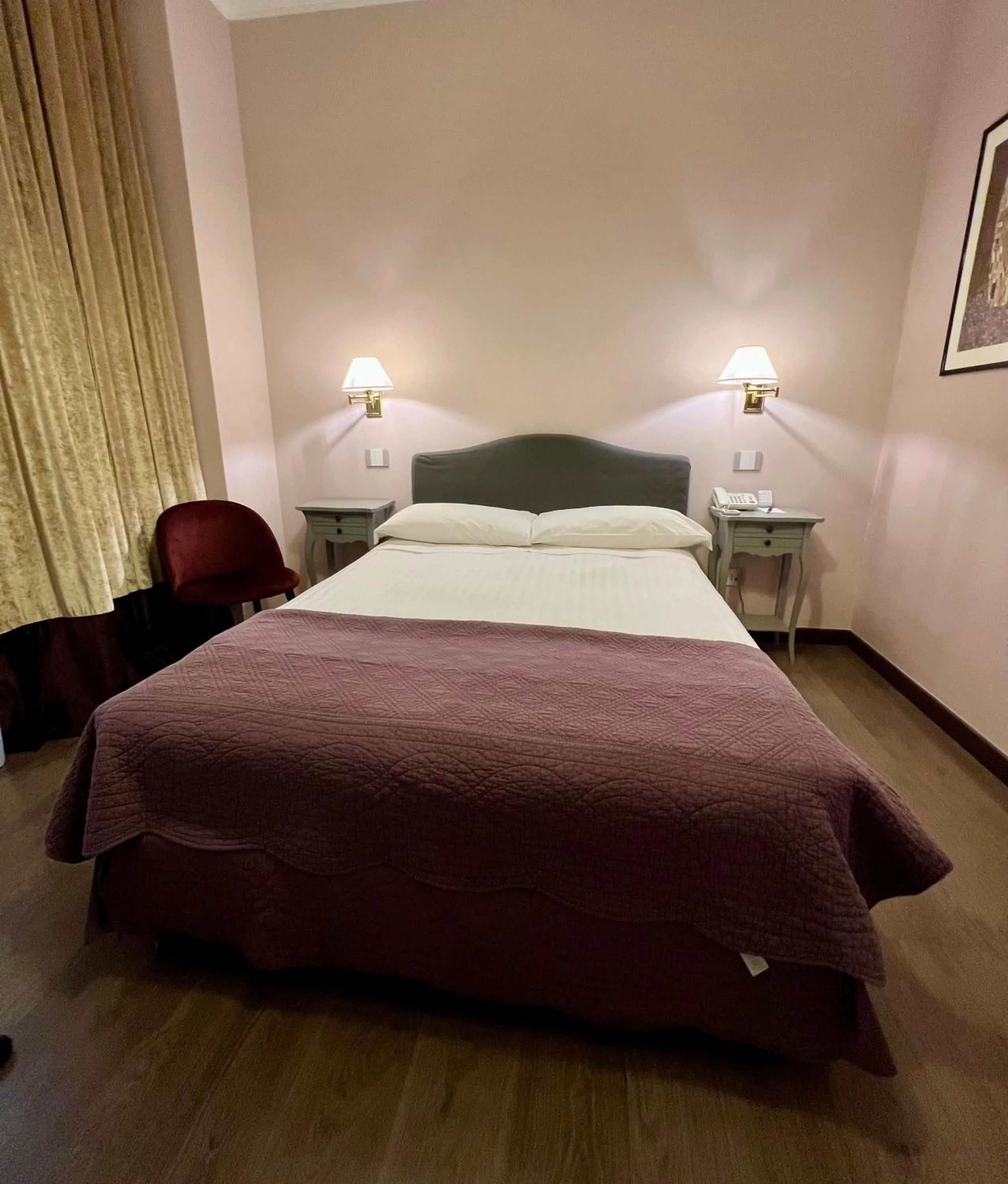 Bedroom, Bed in Hotel Fenix