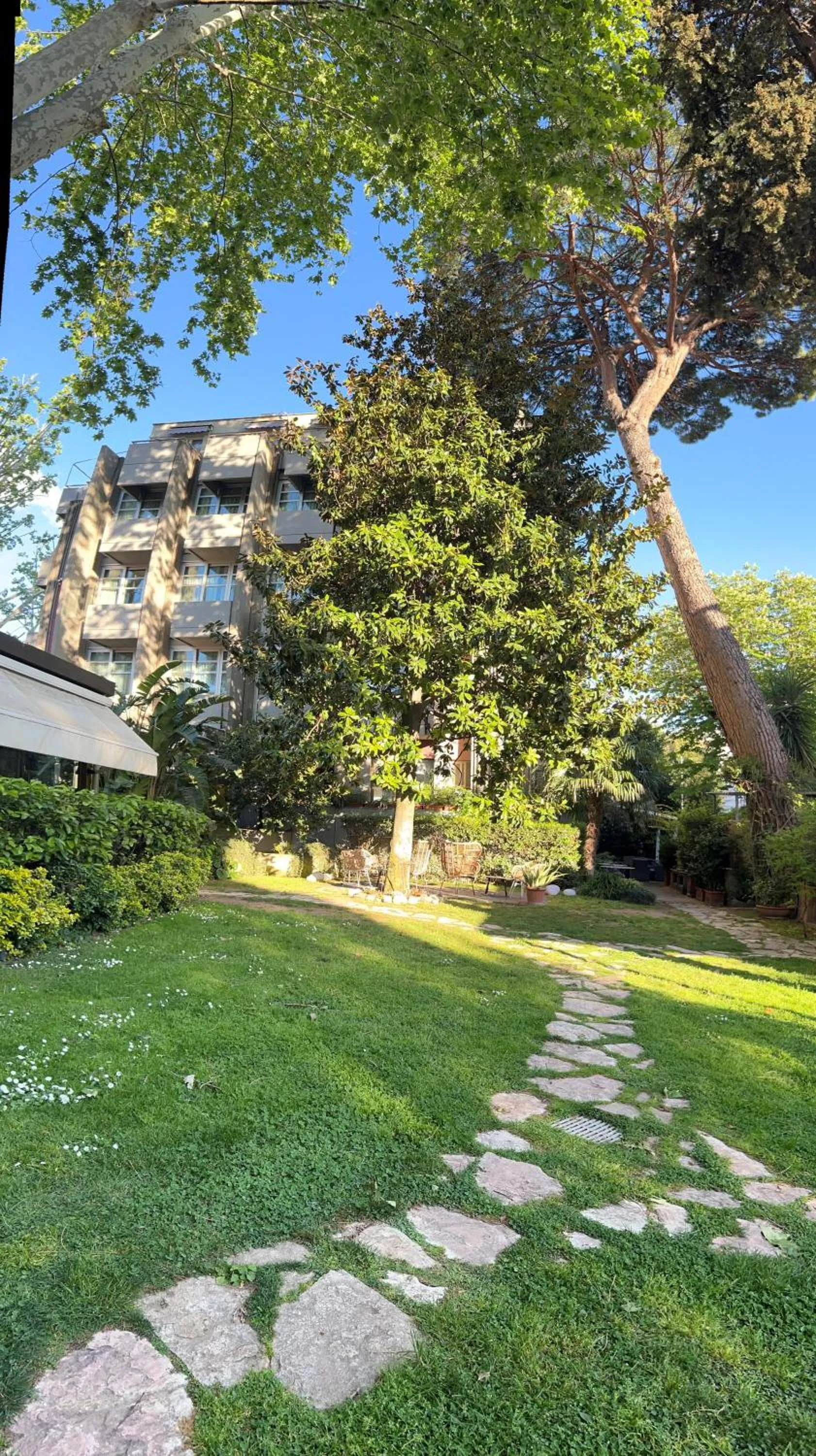 Property building in Hotel Fenix