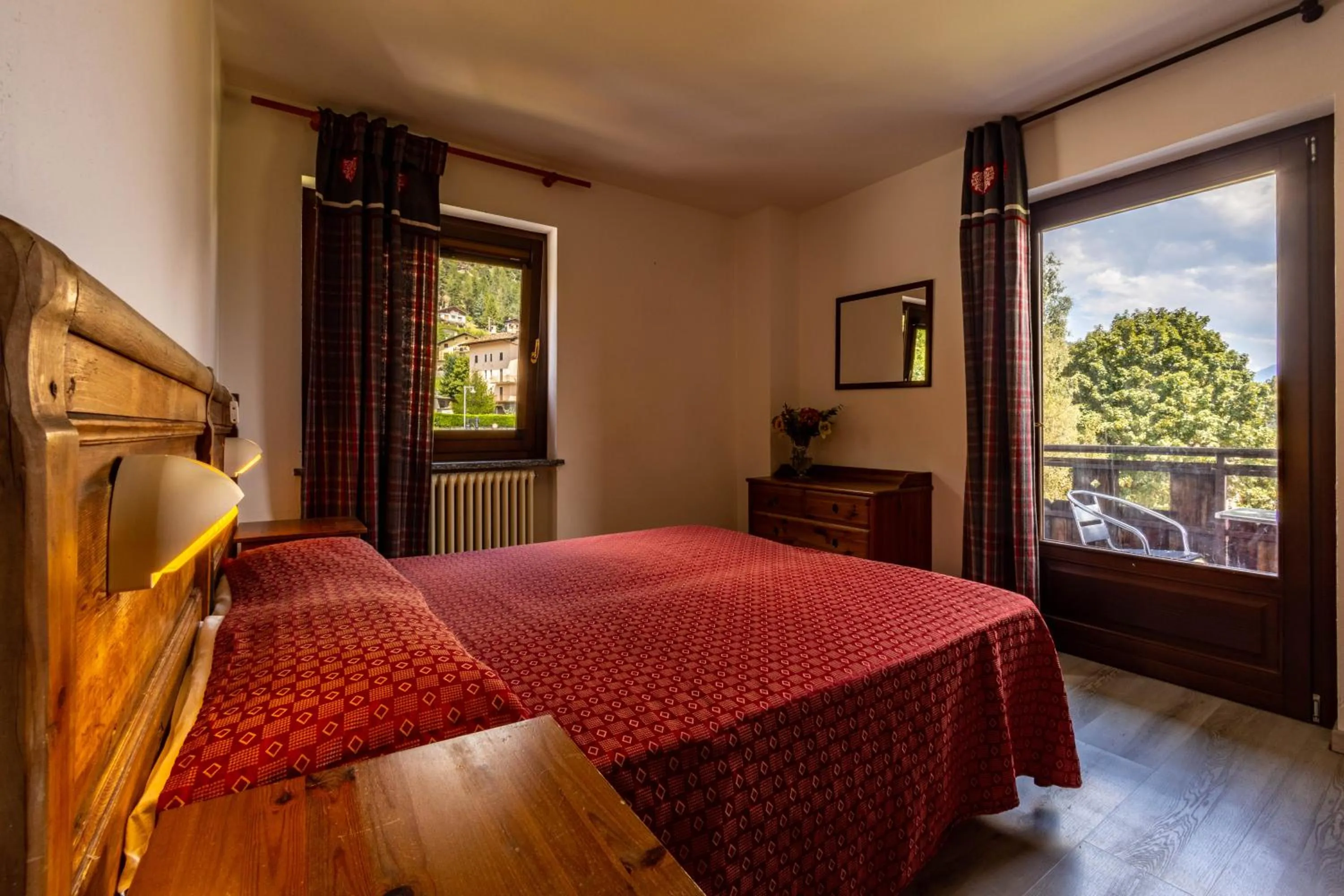 Bedroom, Bed in Hotel Saint Nicolas Gran Paradiso