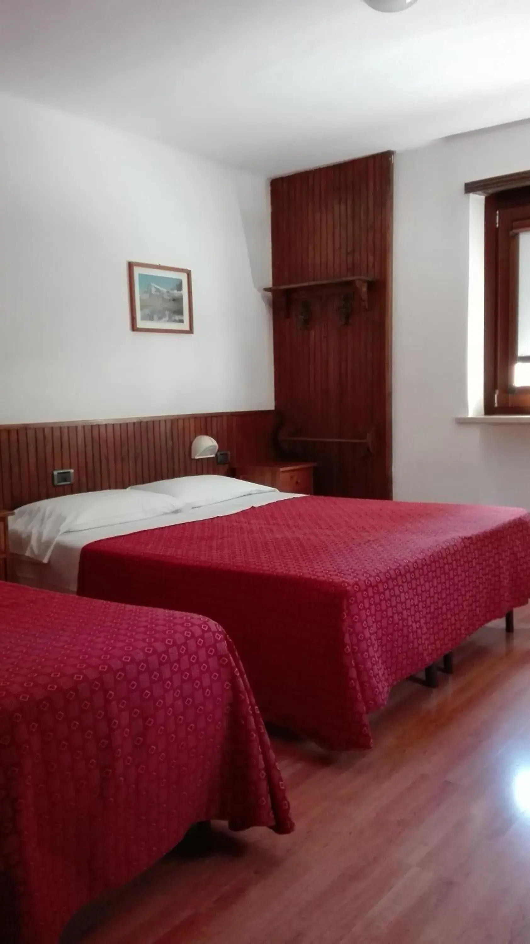 Triple Room in Hotel & Restaurant Saint Nicolas Gran Paradiso Triple Room in Hotel & Restaurant Saint Nicolas Gran Paradiso
