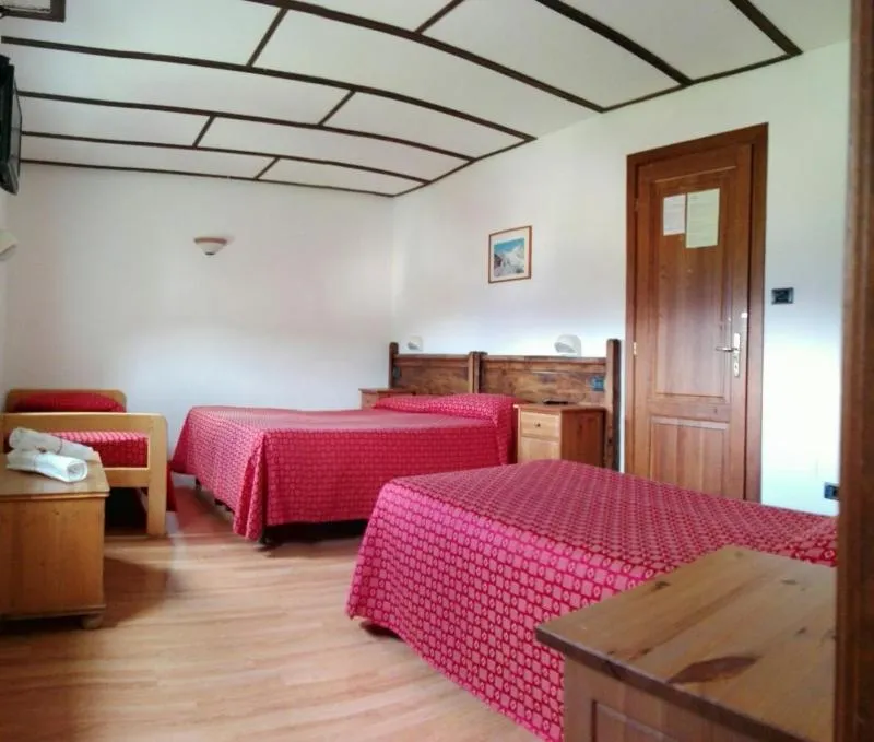 Bedroom, Bed in Hotel Saint Nicolas Gran Paradiso