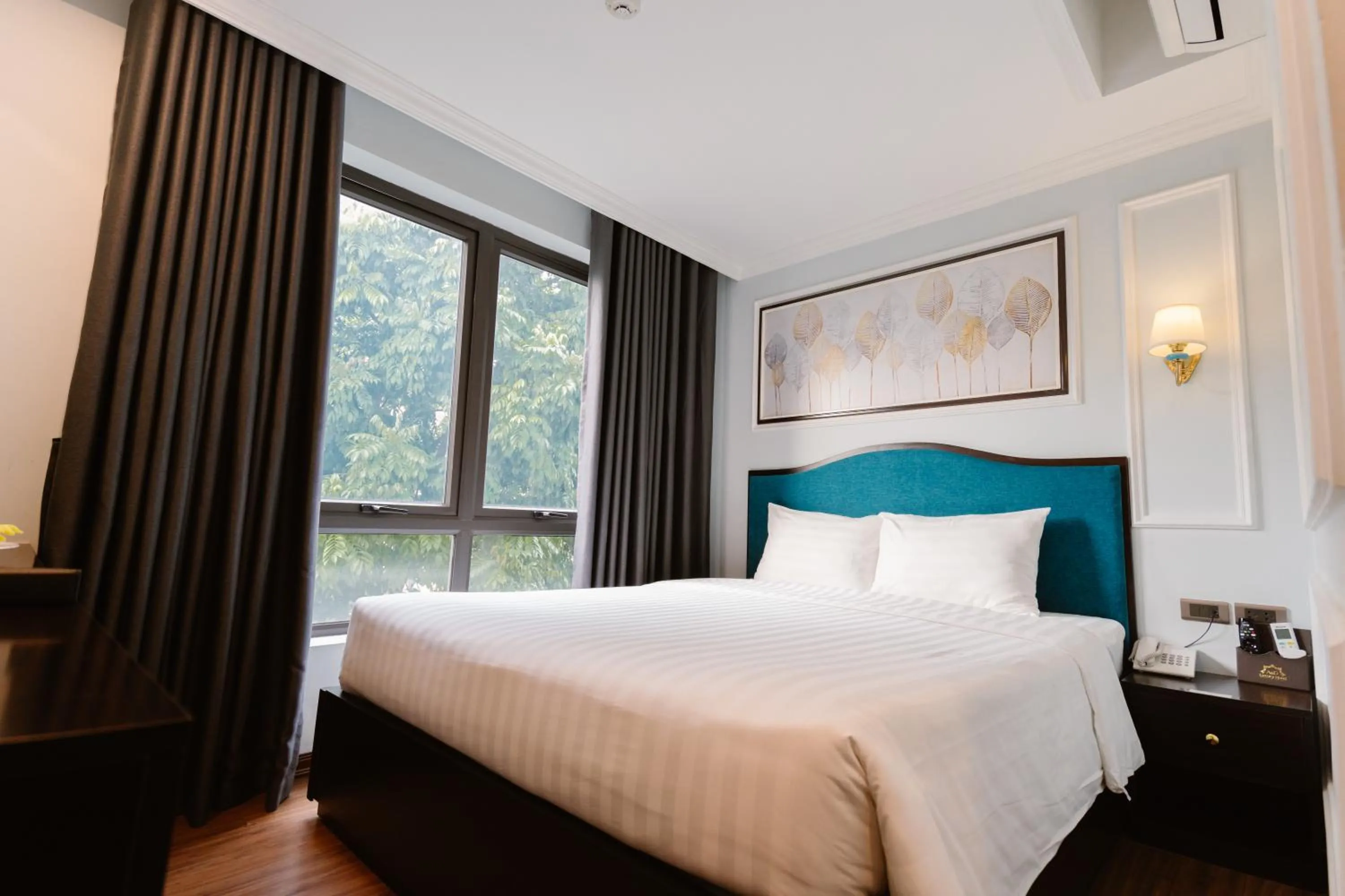 Bedroom, Bed in Hồng Vận Hotel