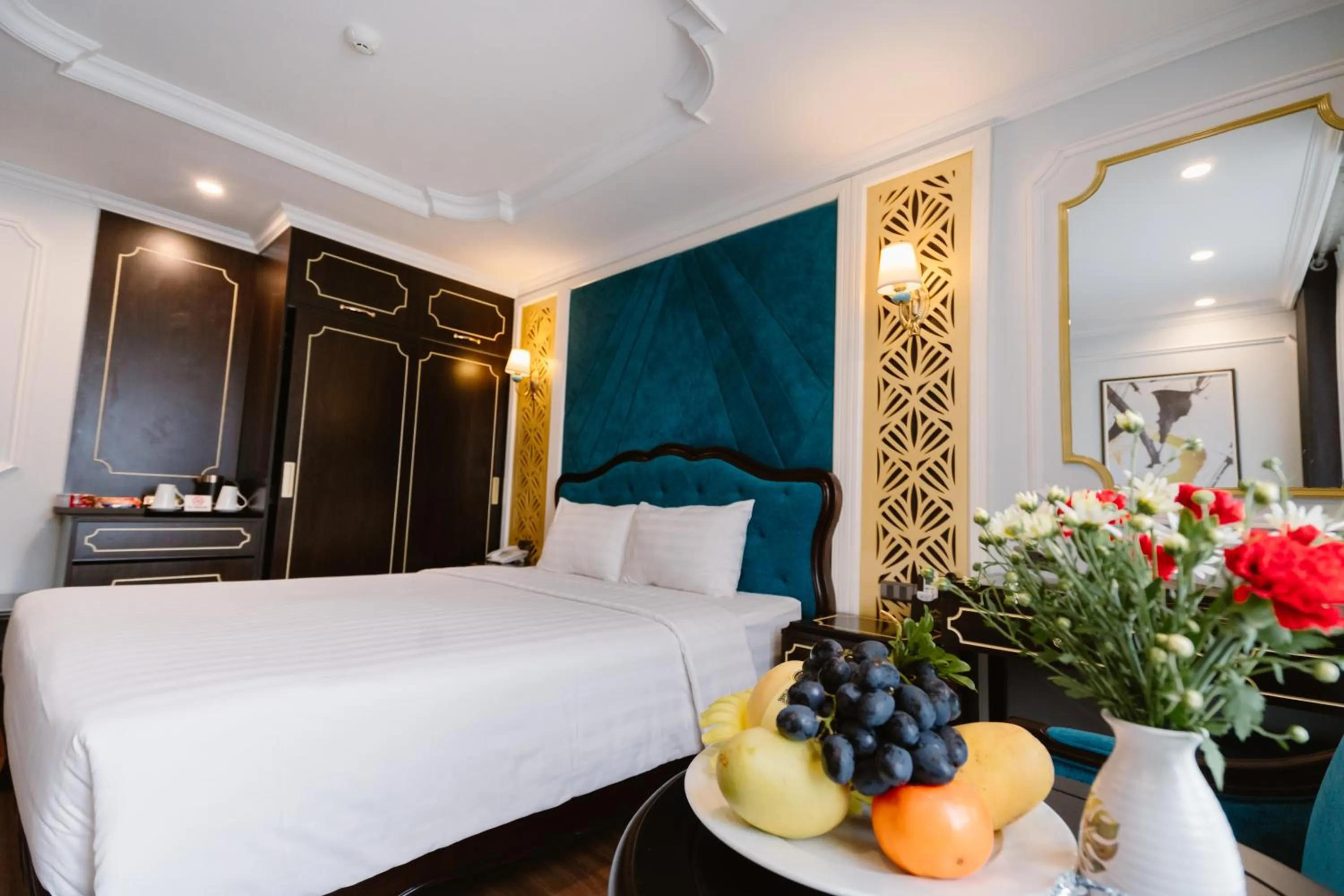 Decorative detail, Bed in Hồng Vận Hotel