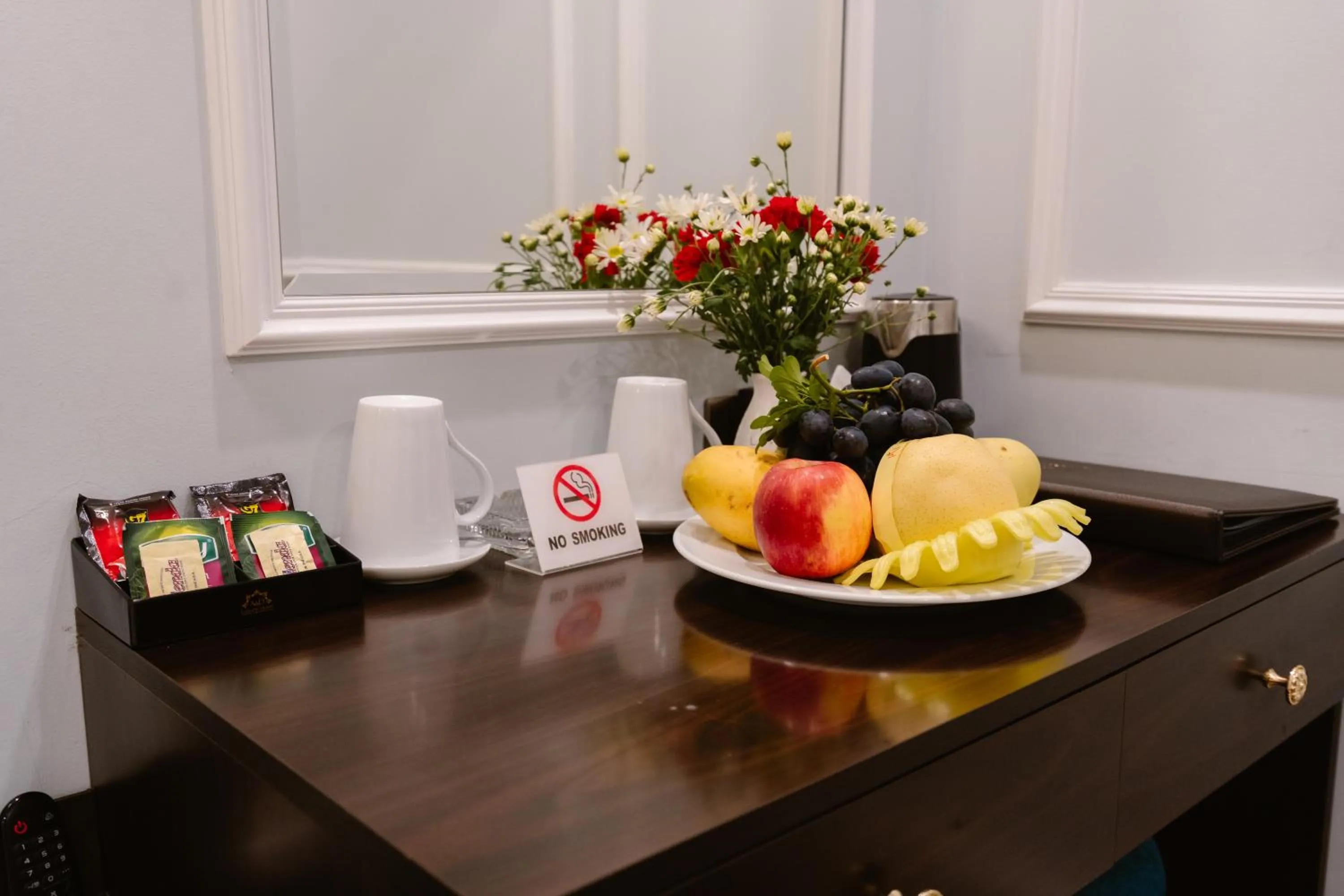 Decorative detail in Hồng Vận Hotel