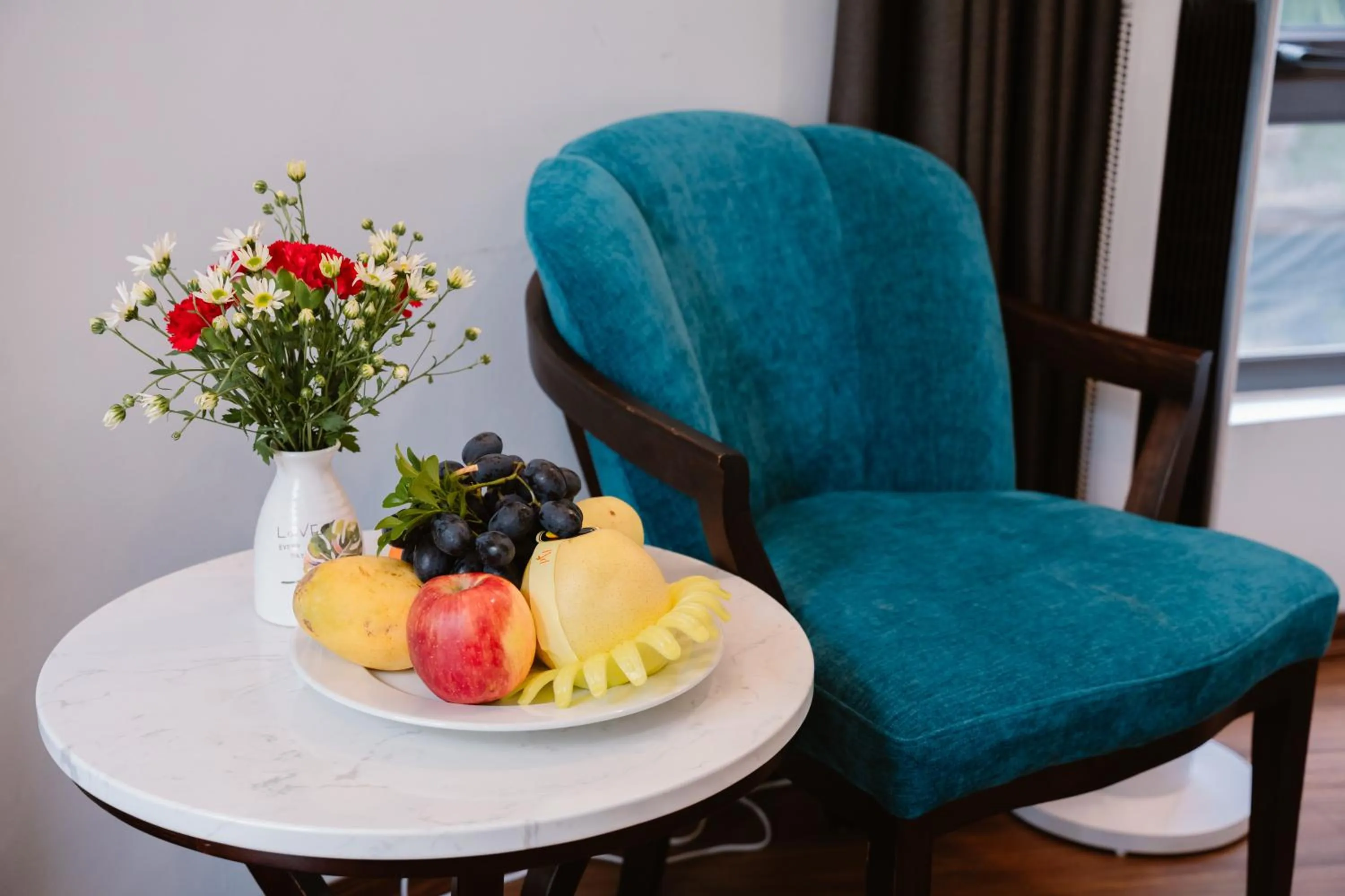 Decorative detail in Hồng Vận Hotel