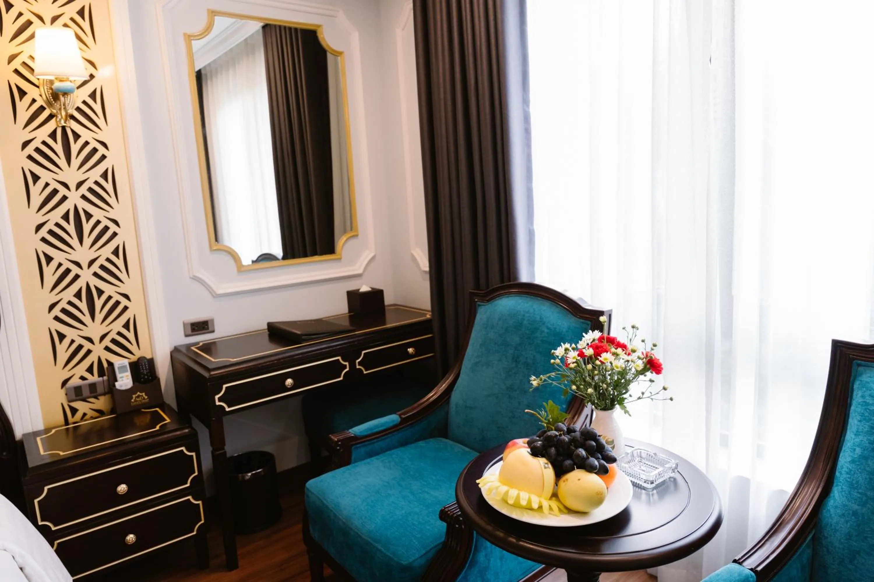 Seating area in Hồng Vận Hotel