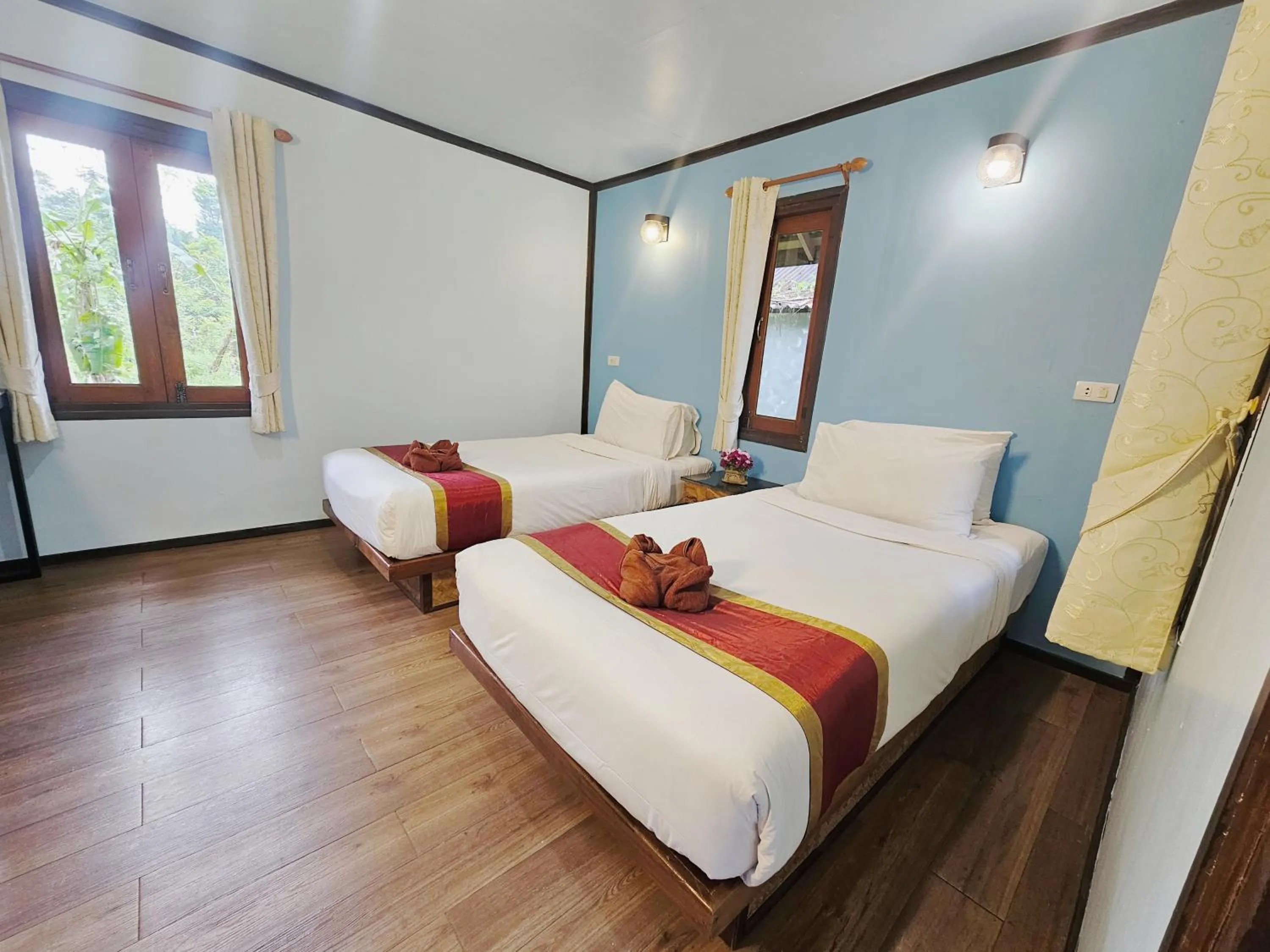 Photo of the whole room, Bed in Khao Sok Cabana Resort