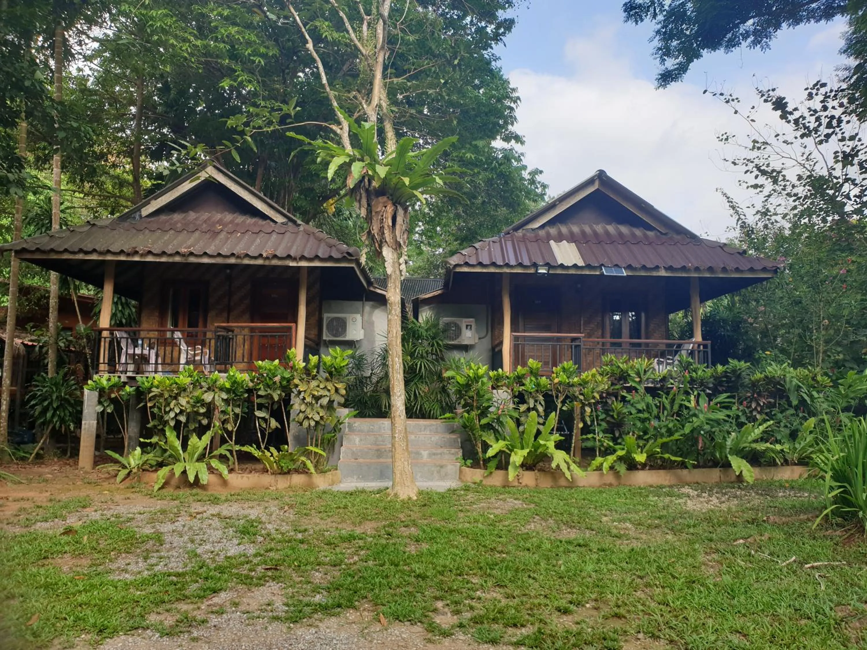 Property building in Khao Sok Cabana Resort