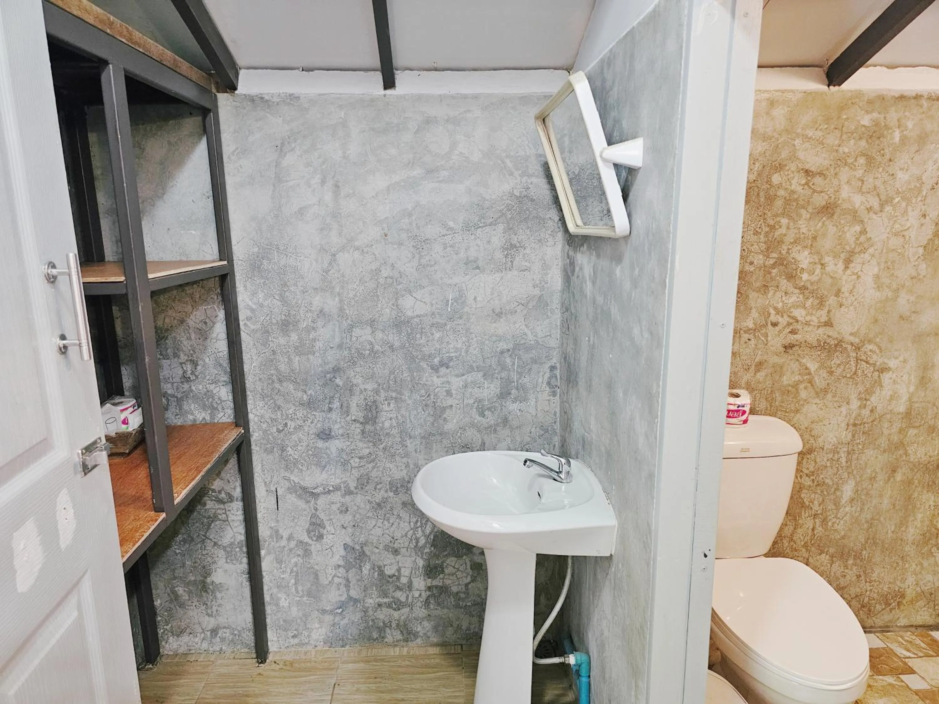 Bathroom in Khao Sok Cabana Resort