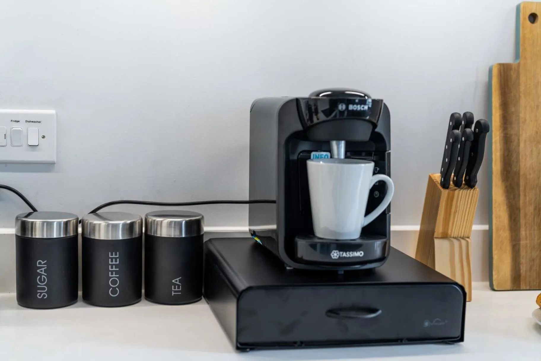 Kitchen or kitchenette in Super Luxe Central Maidenhead Apartment
