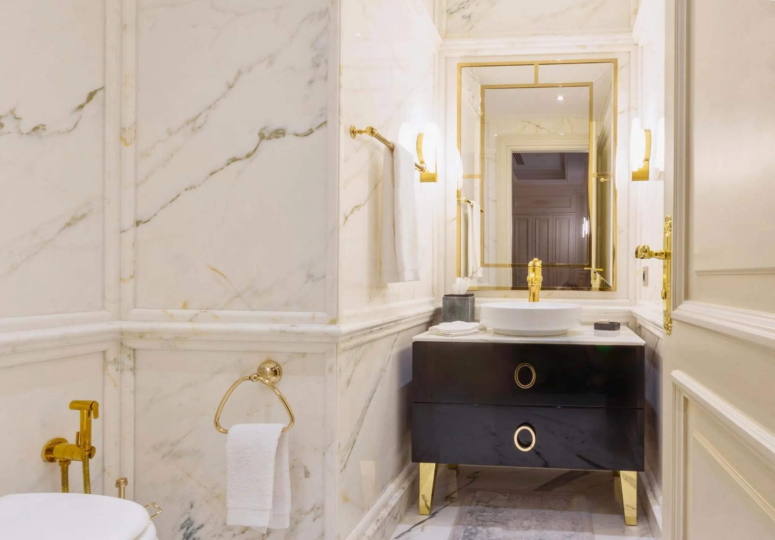 Toilet in Hilton Samarkand Regency