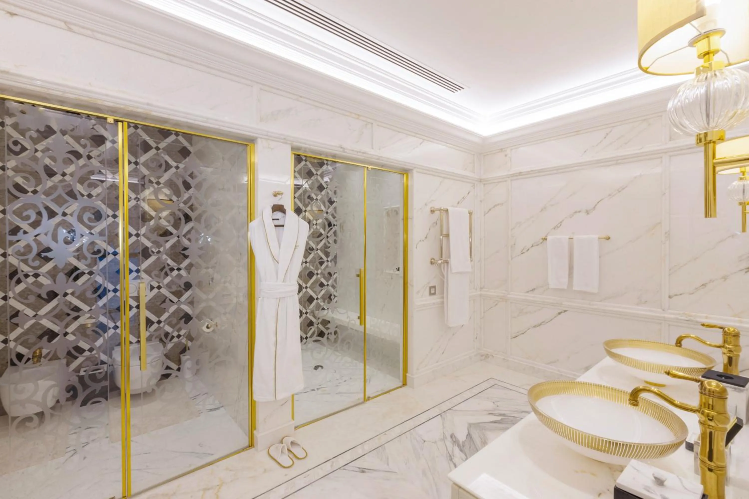 Shower in Hilton Samarkand Regency