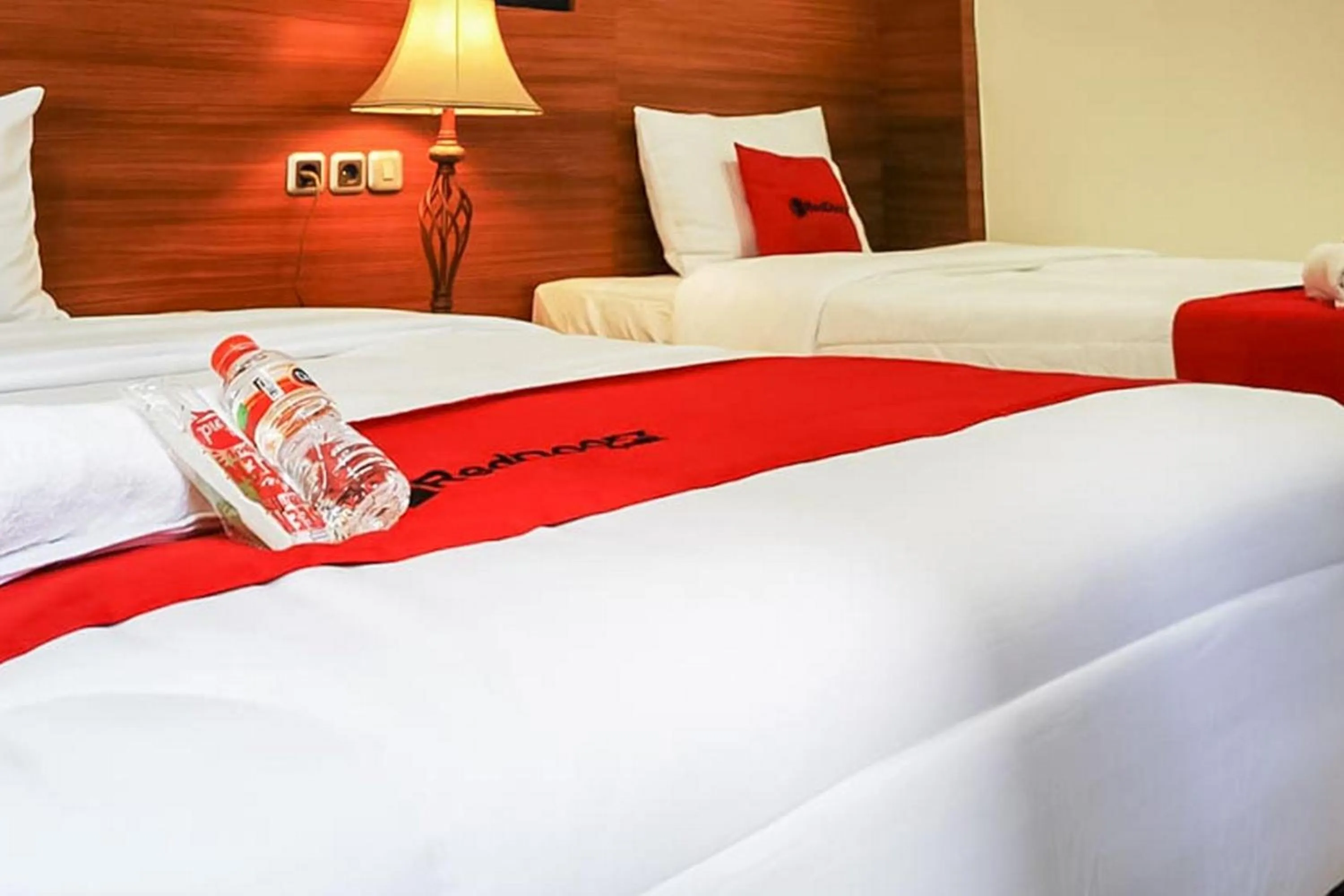 Bed in RedDoorz Plus @ Taman Madiun