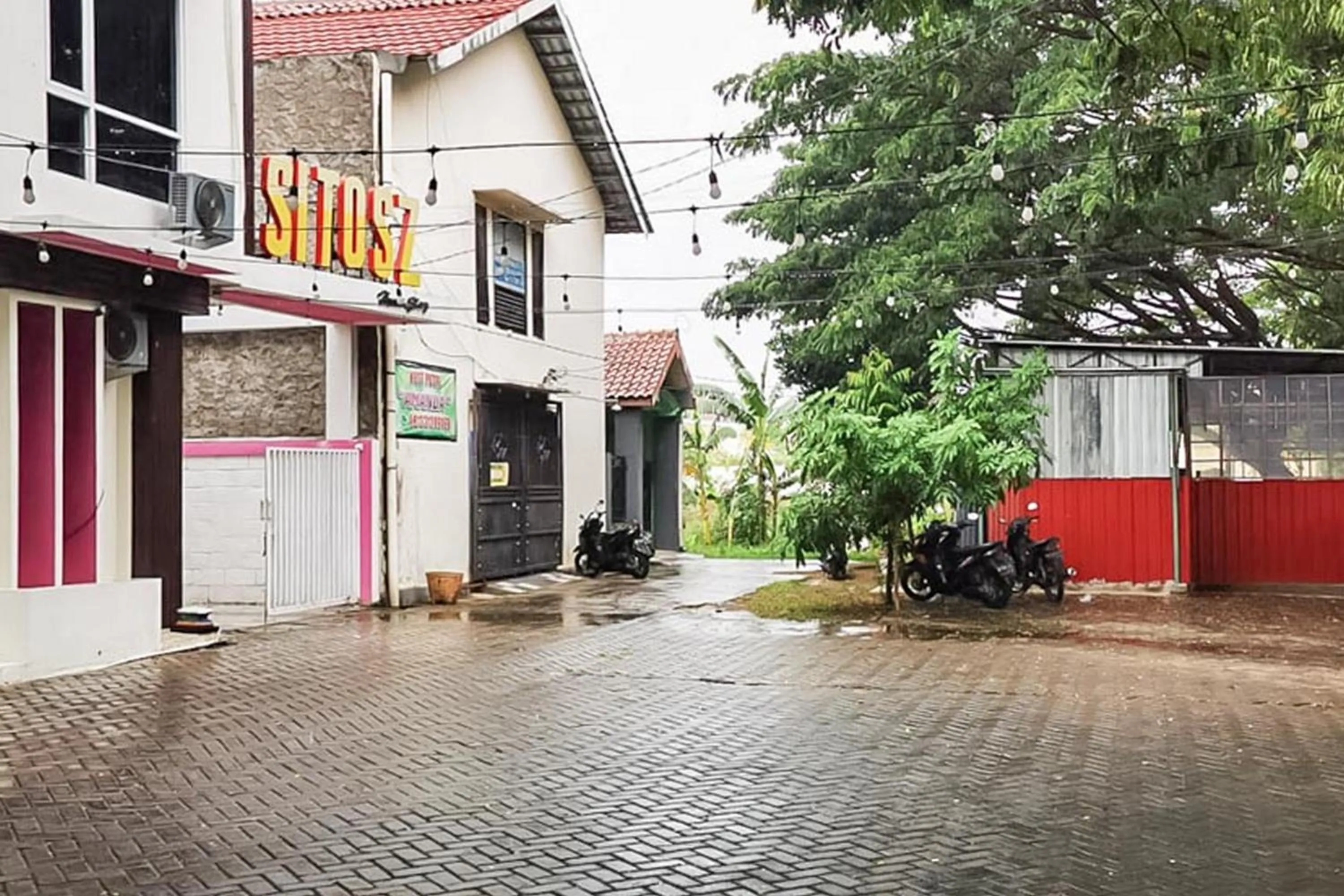 RedDoorz Plus @ Taman Madiun