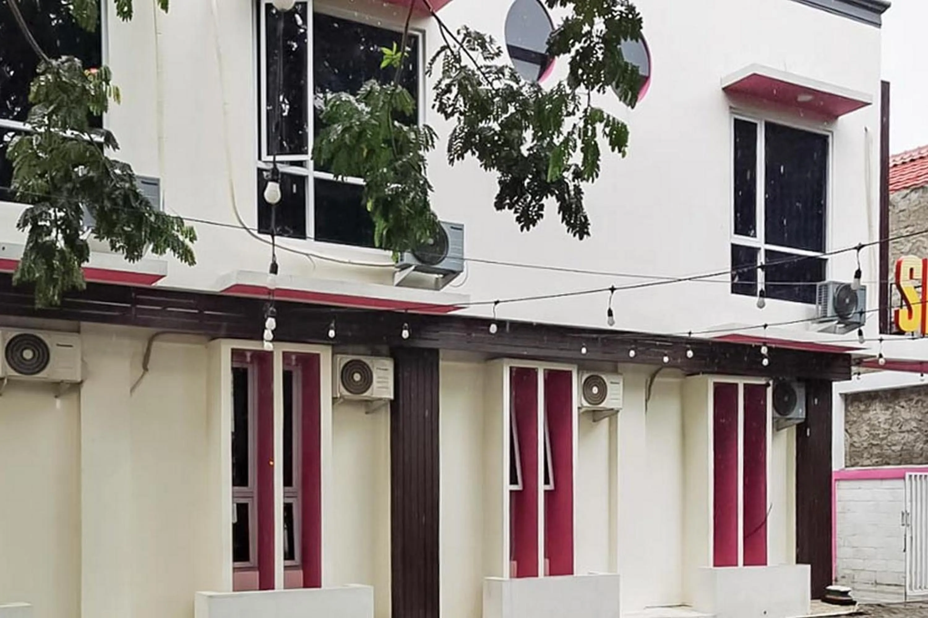 RedDoorz Plus @ Taman Madiun