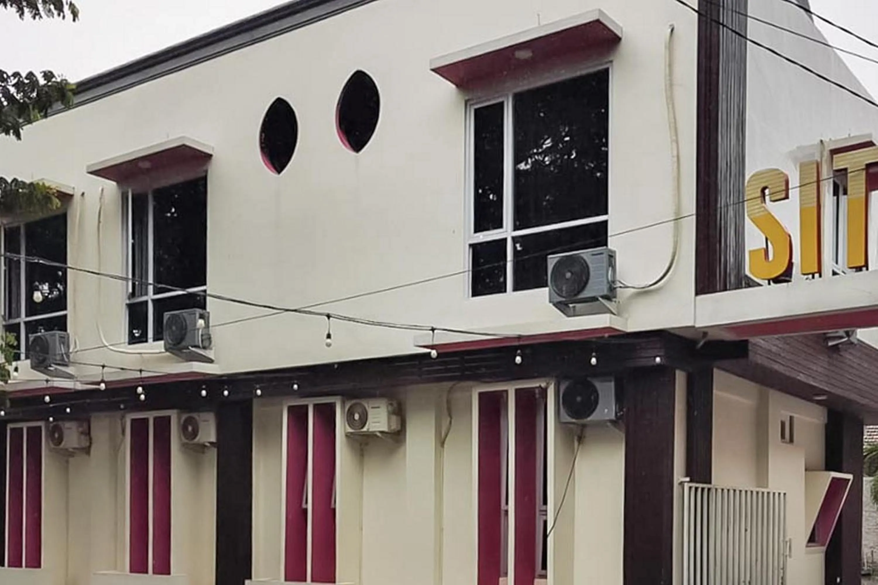 Facade/entrance in RedDoorz Plus @ Taman Madiun